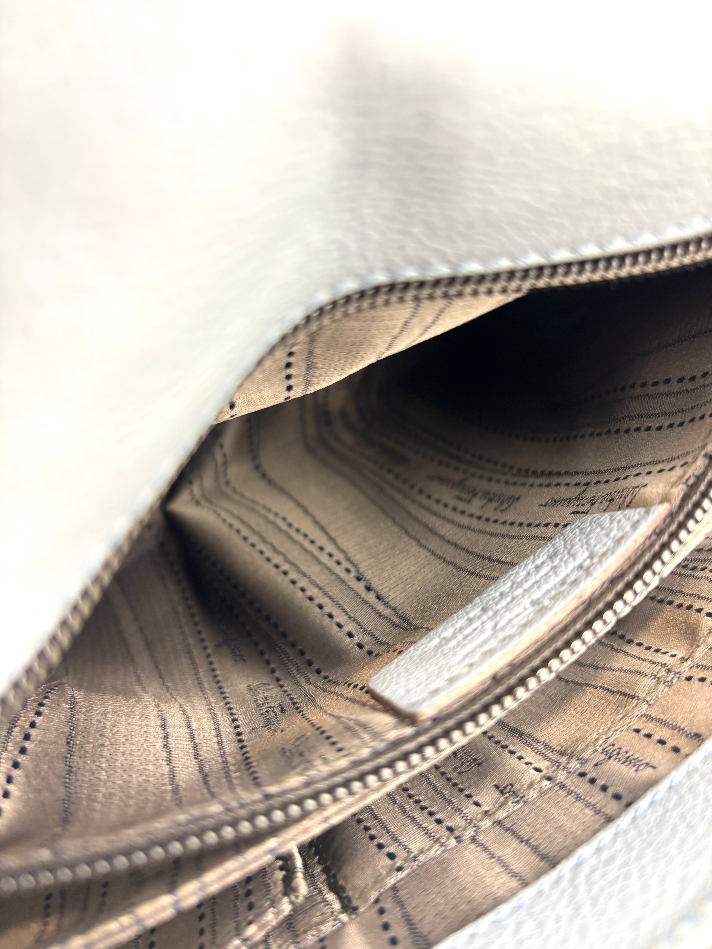 21B923 Bluette Branca Shoulder Bag