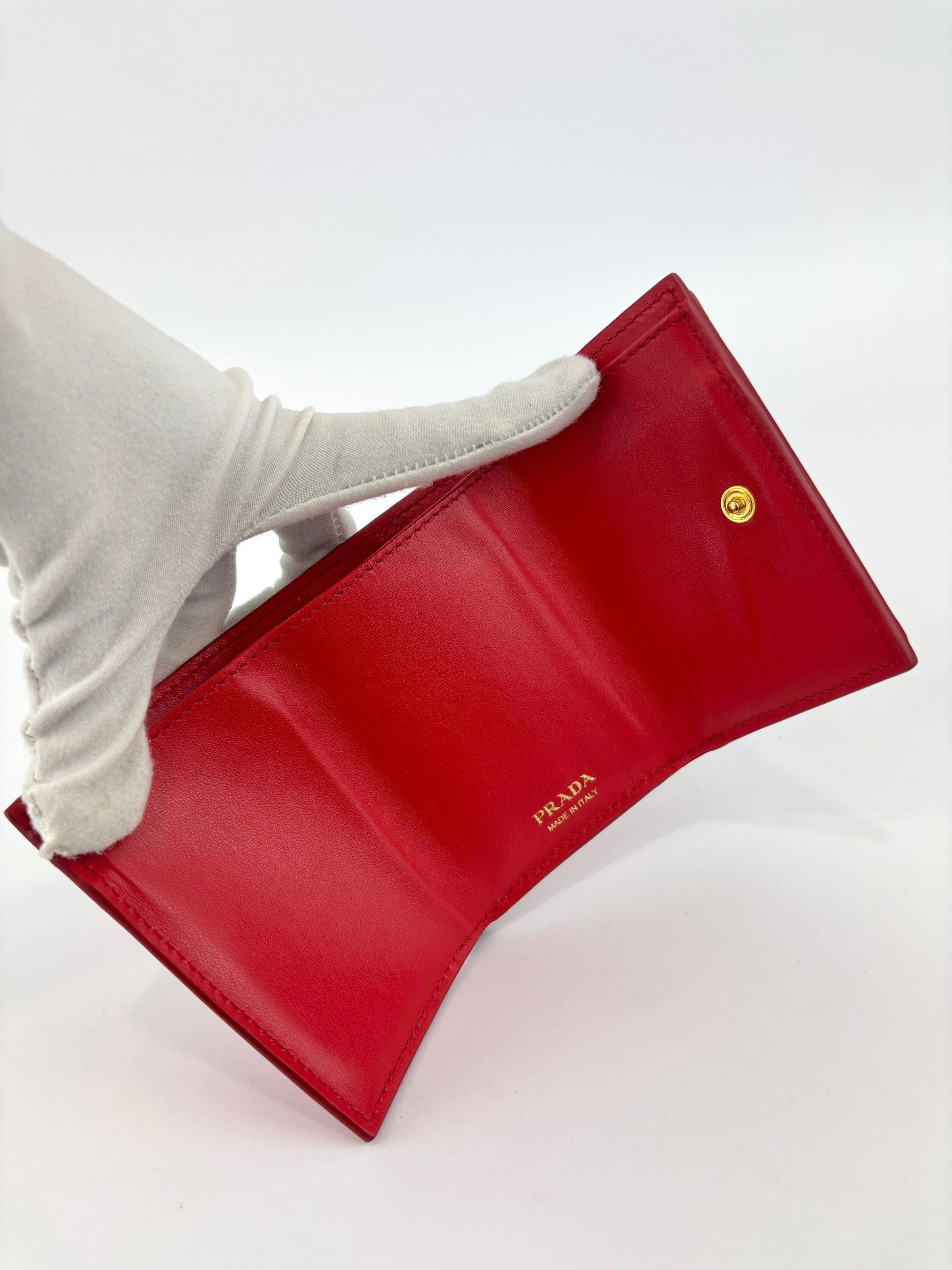 1MH021 Red Vitello Move Leather Wallet - Glampot