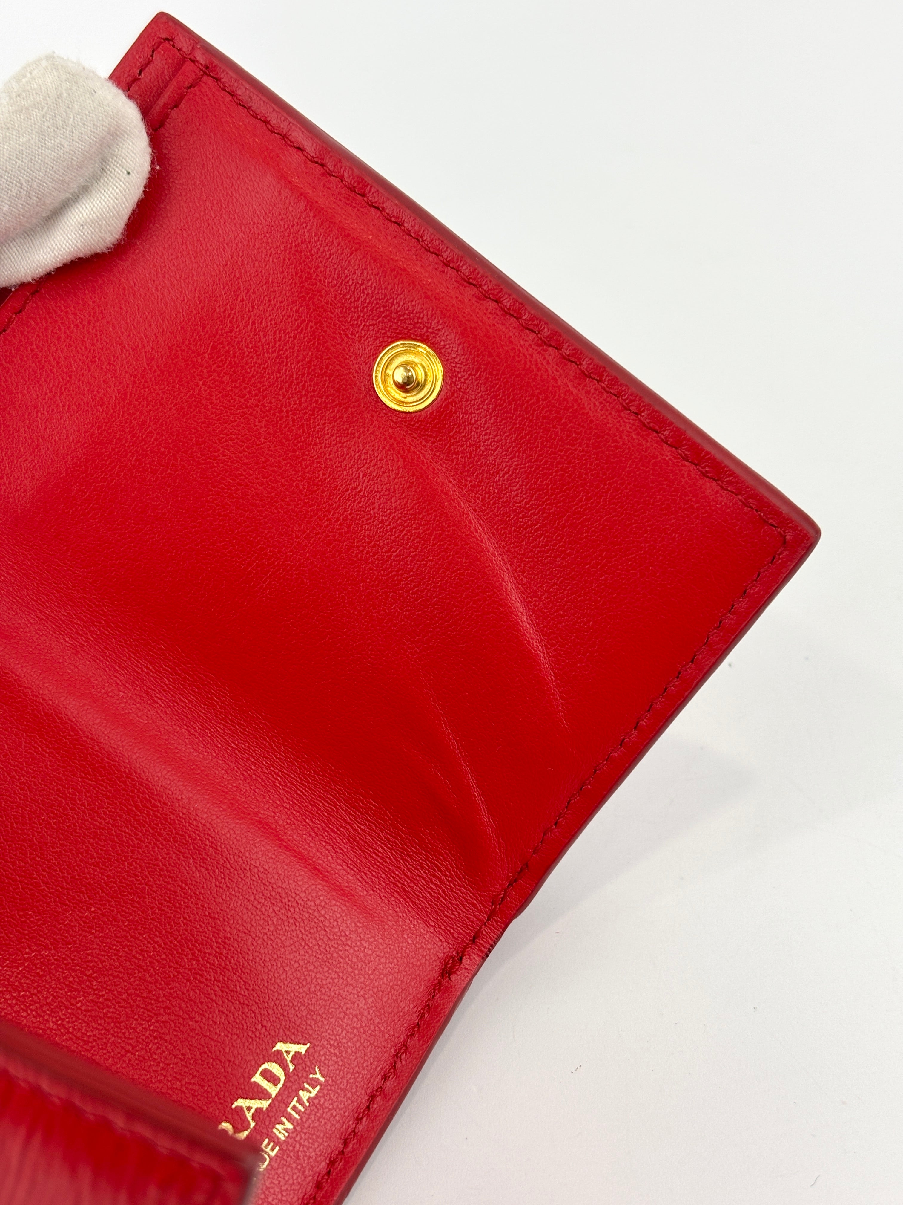 Prada 1MH021 Vitello Move Leather Wallet Red – Glampot