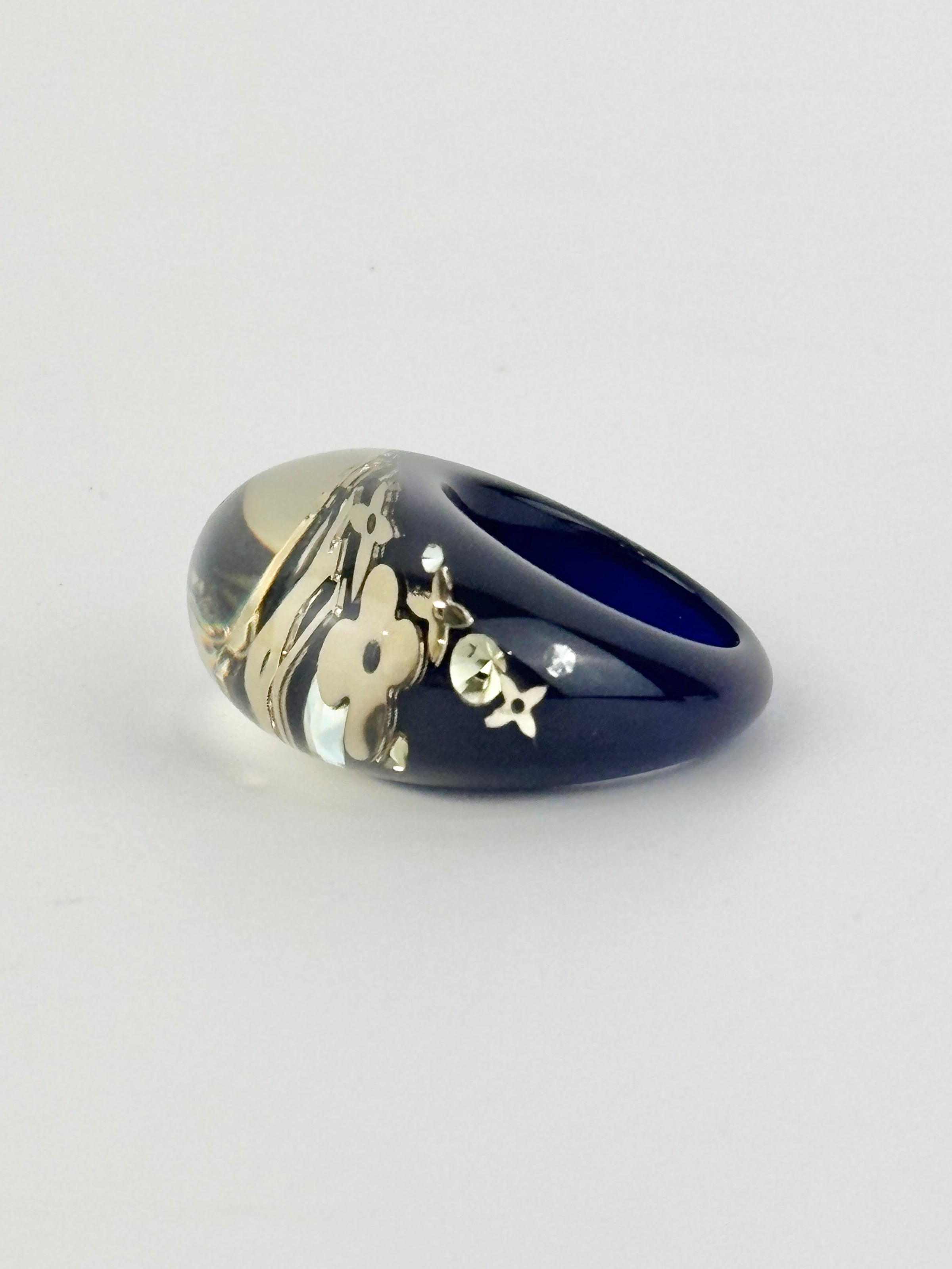 Black Resin Inclusion Ring Size M