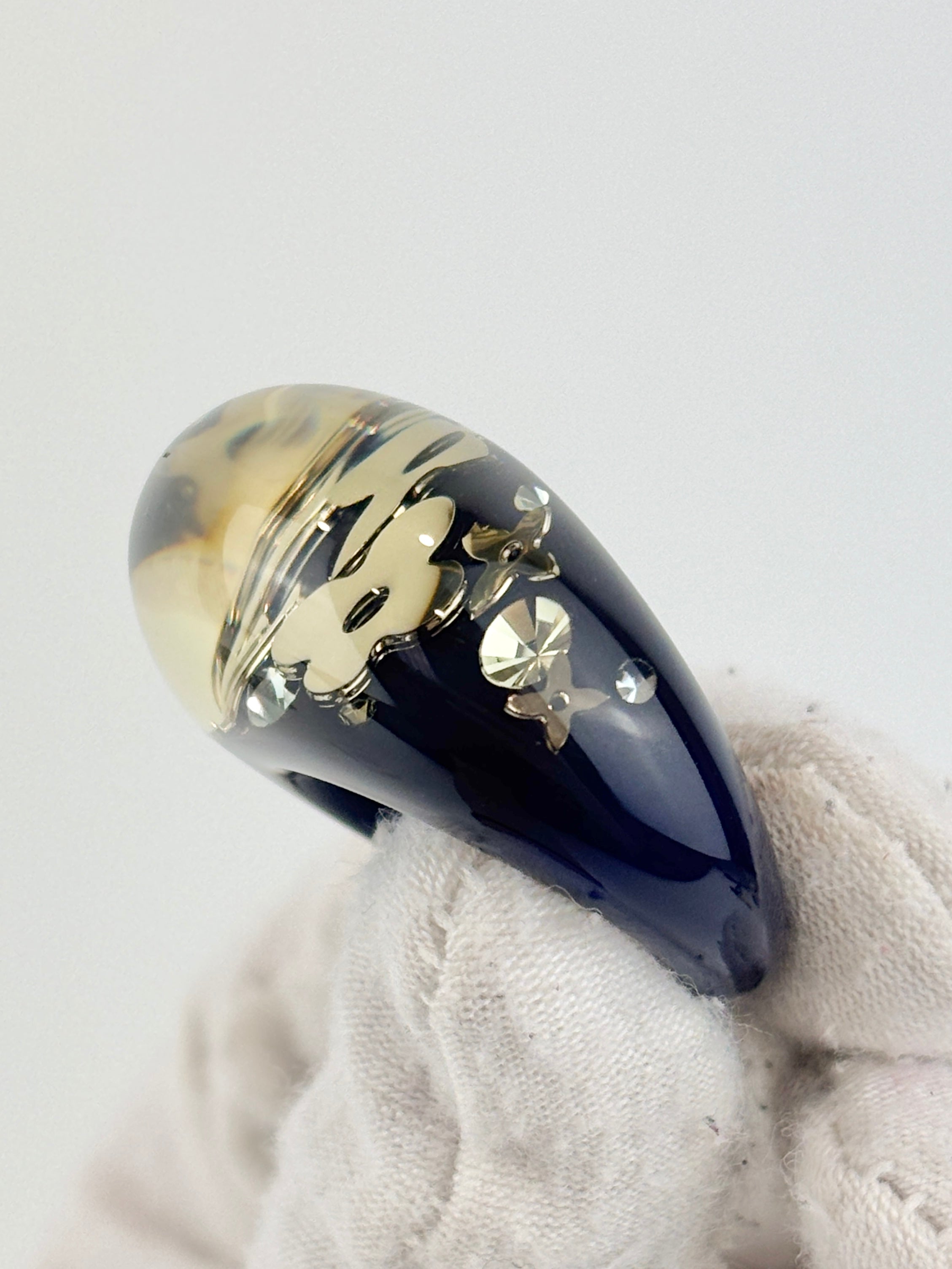 Black Resin Inclusion Ring Size M