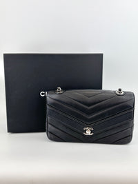 Lady Chevron Flap Bag Black SHW