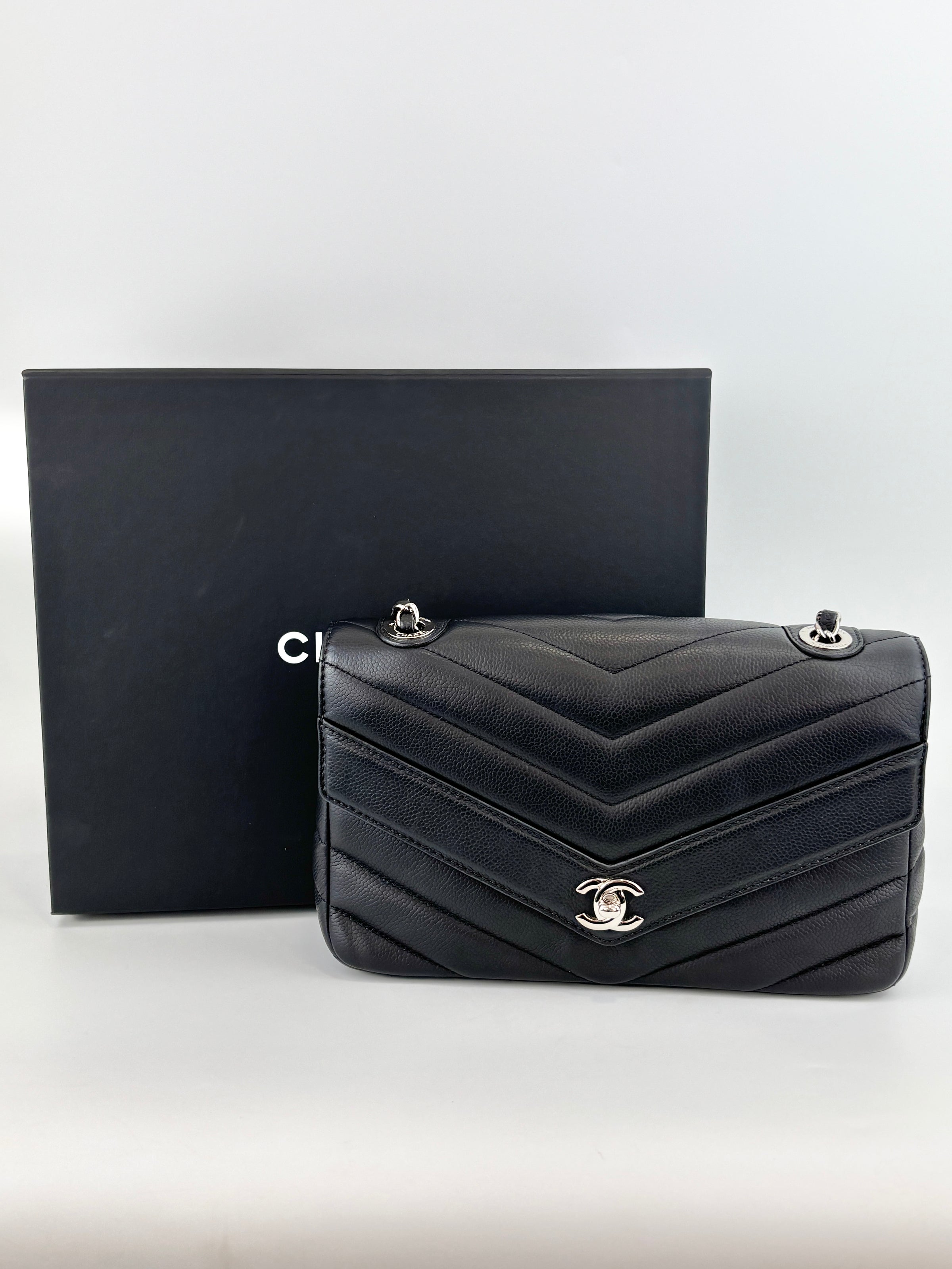 Lady Chevron Flap Bag Black SHW