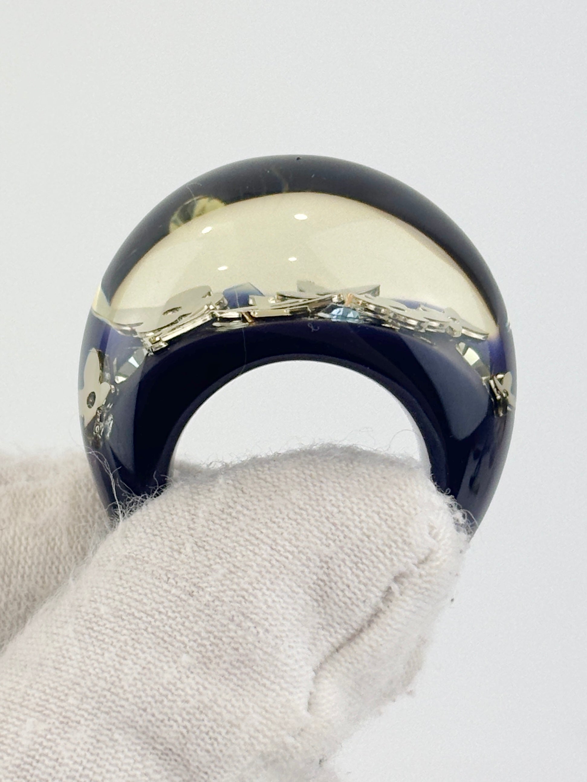 Black Resin Inclusion Ring Size M