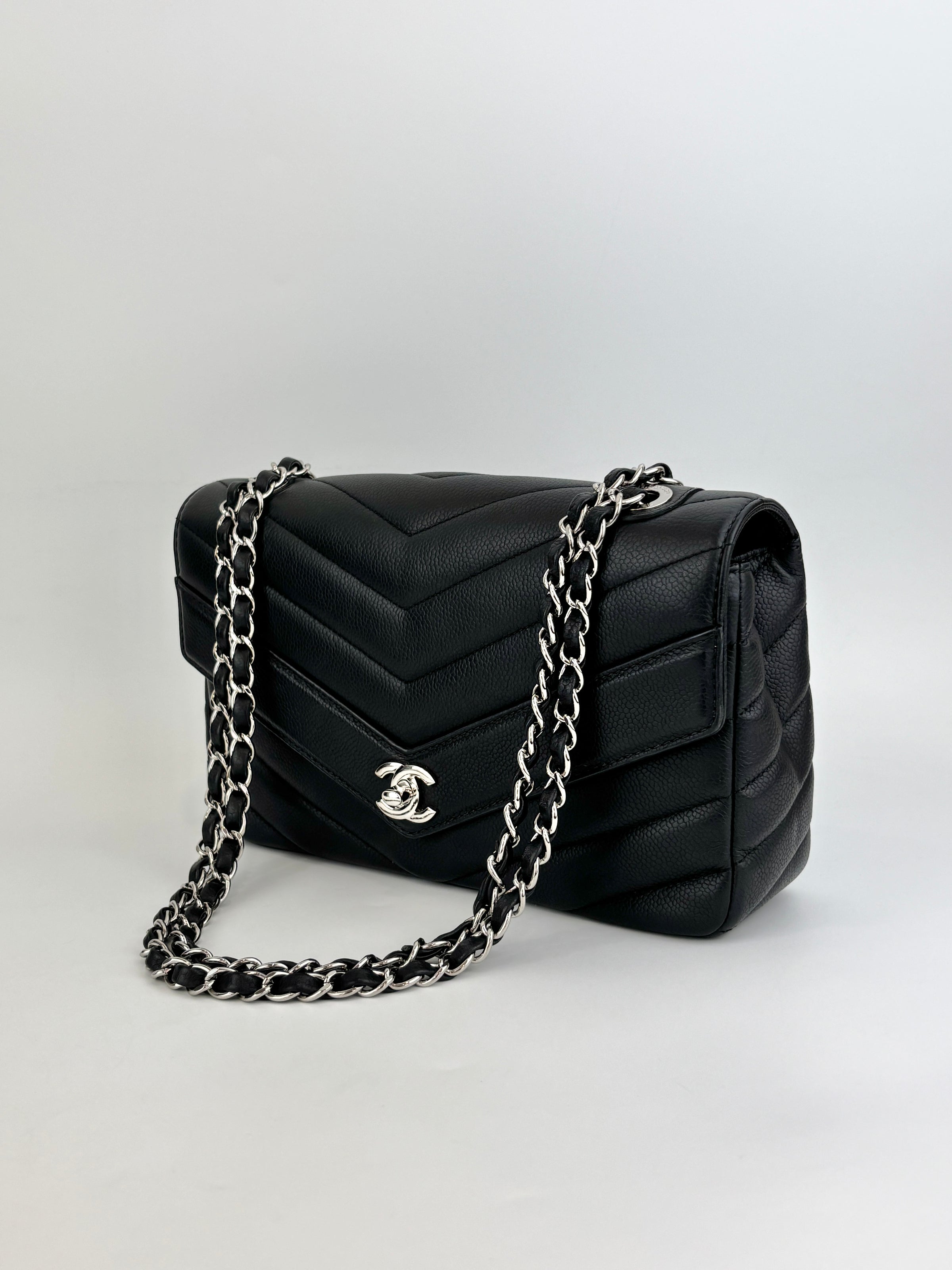 Lady Chevron Flap Bag Black SHW