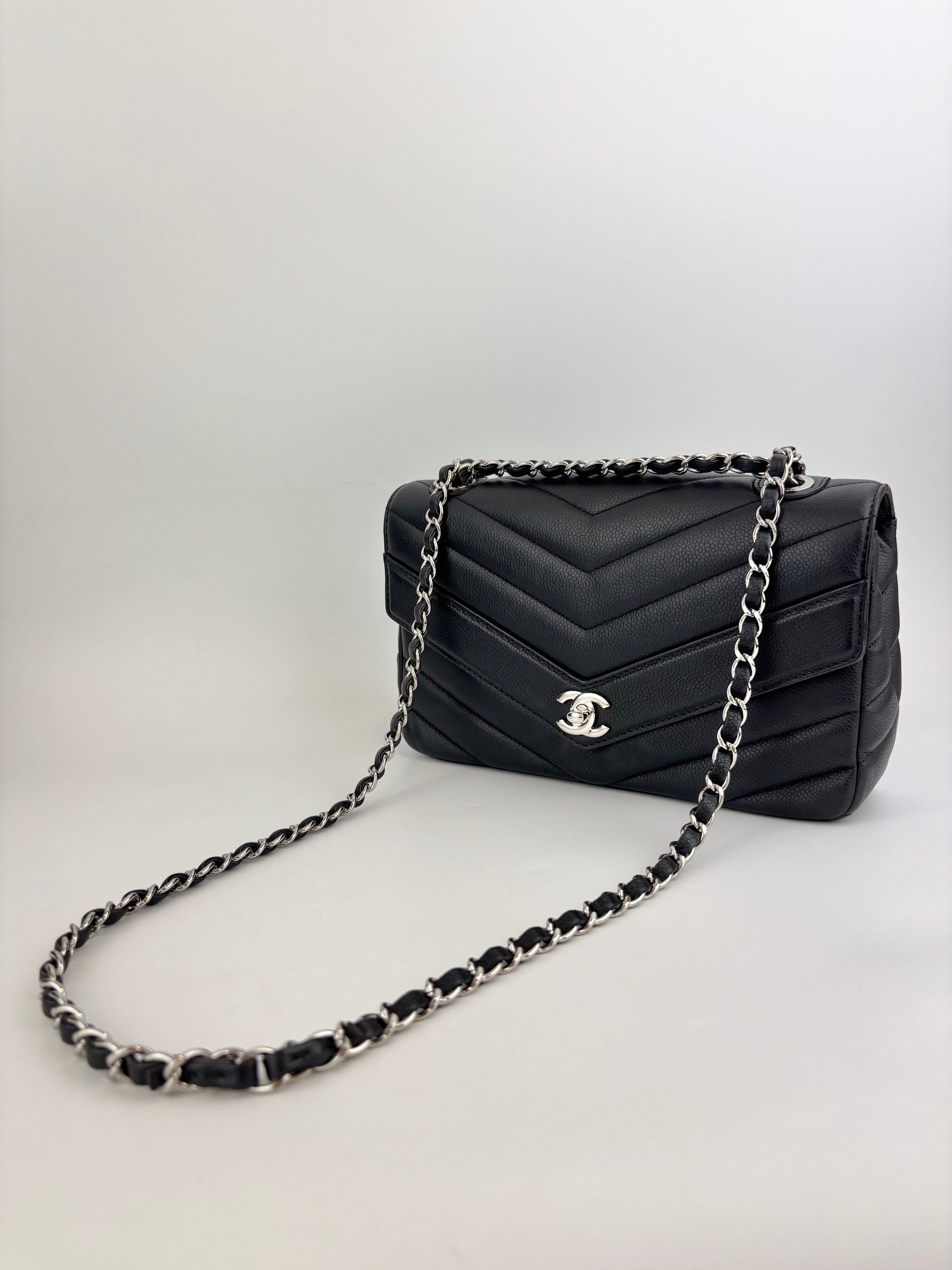 Lady Chevron Flap Bag Black SHW
