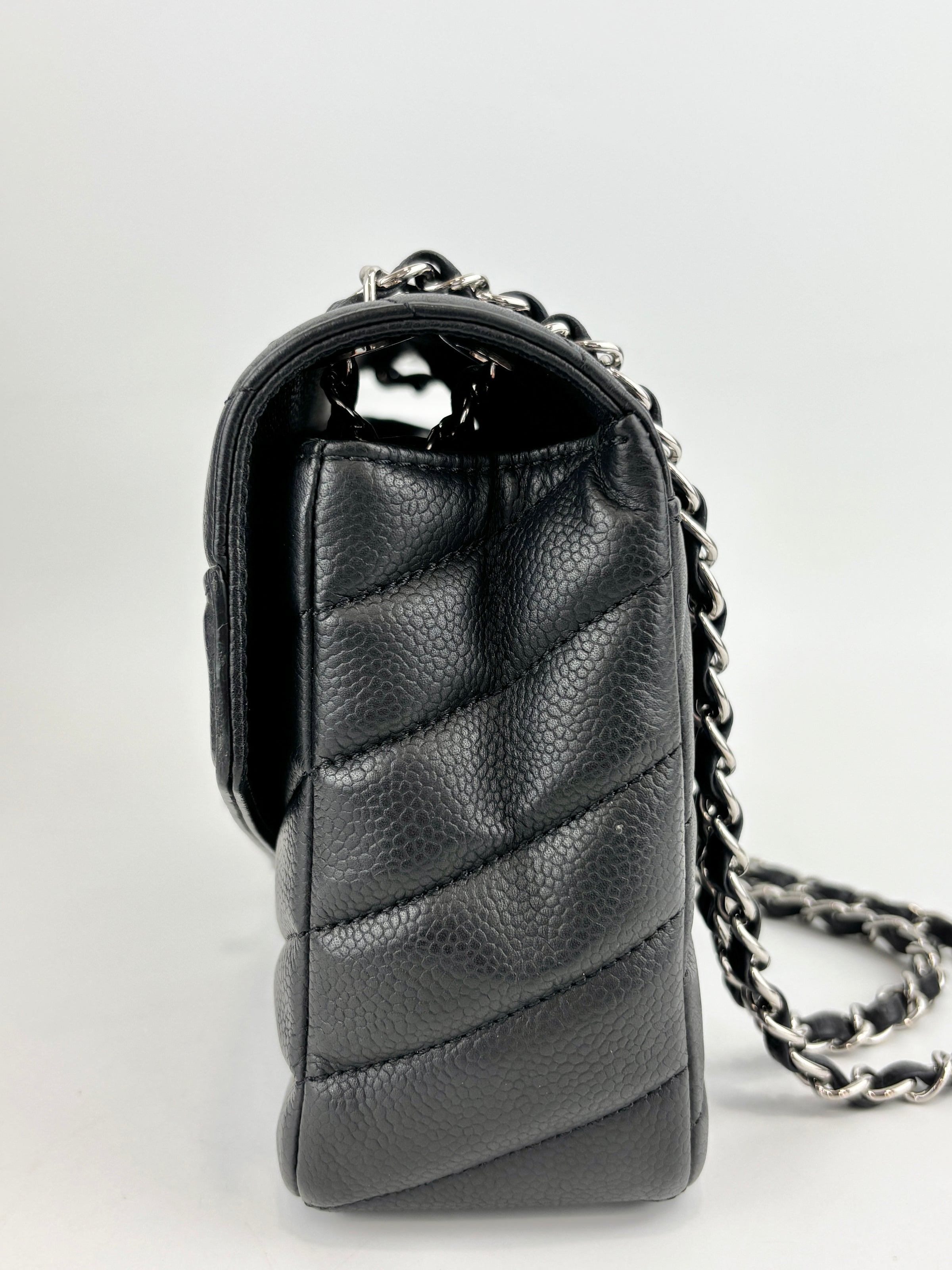 Lady Chevron Flap Bag Black SHW