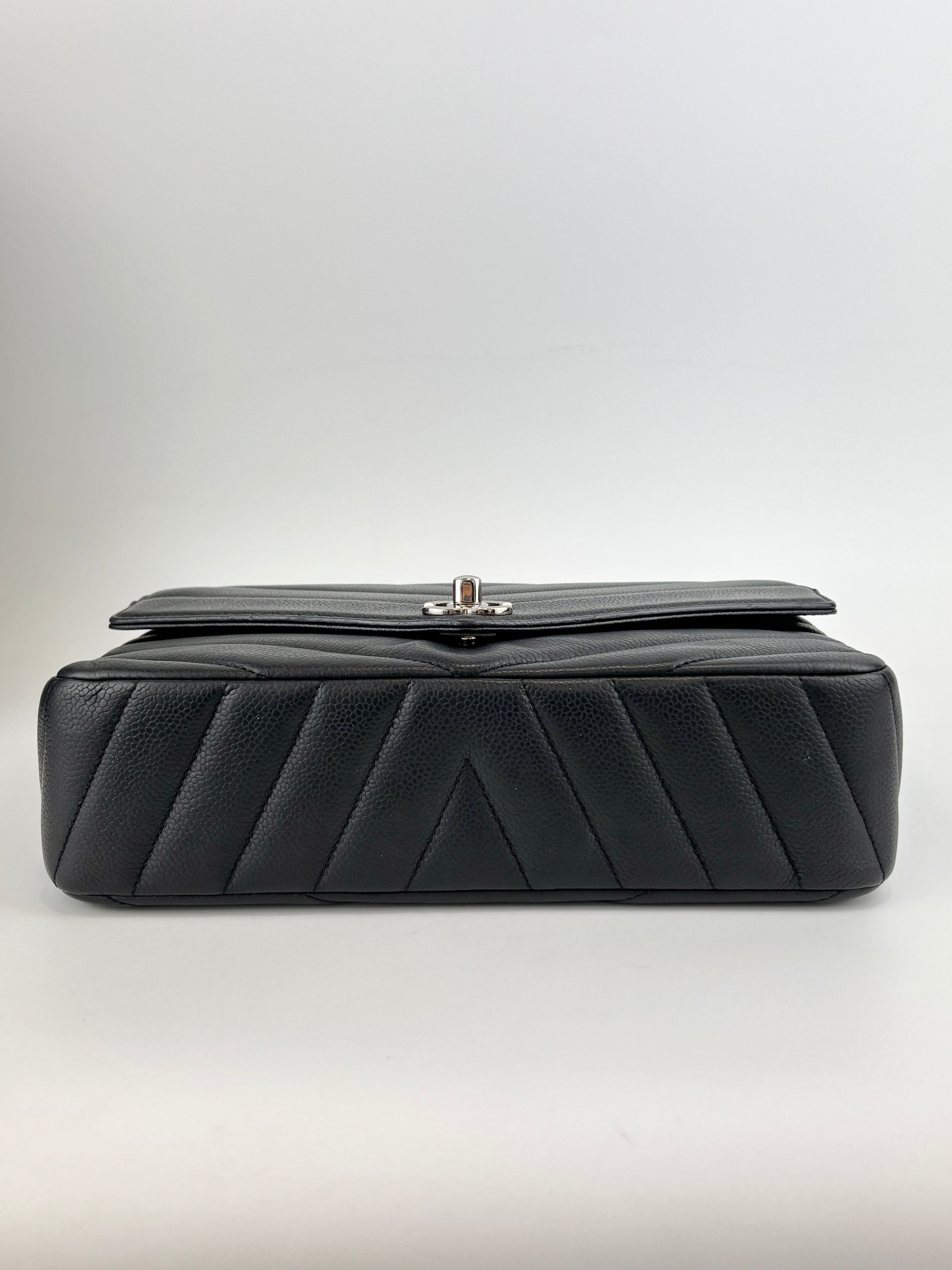 Lady Chevron Flap Bag Black SHW