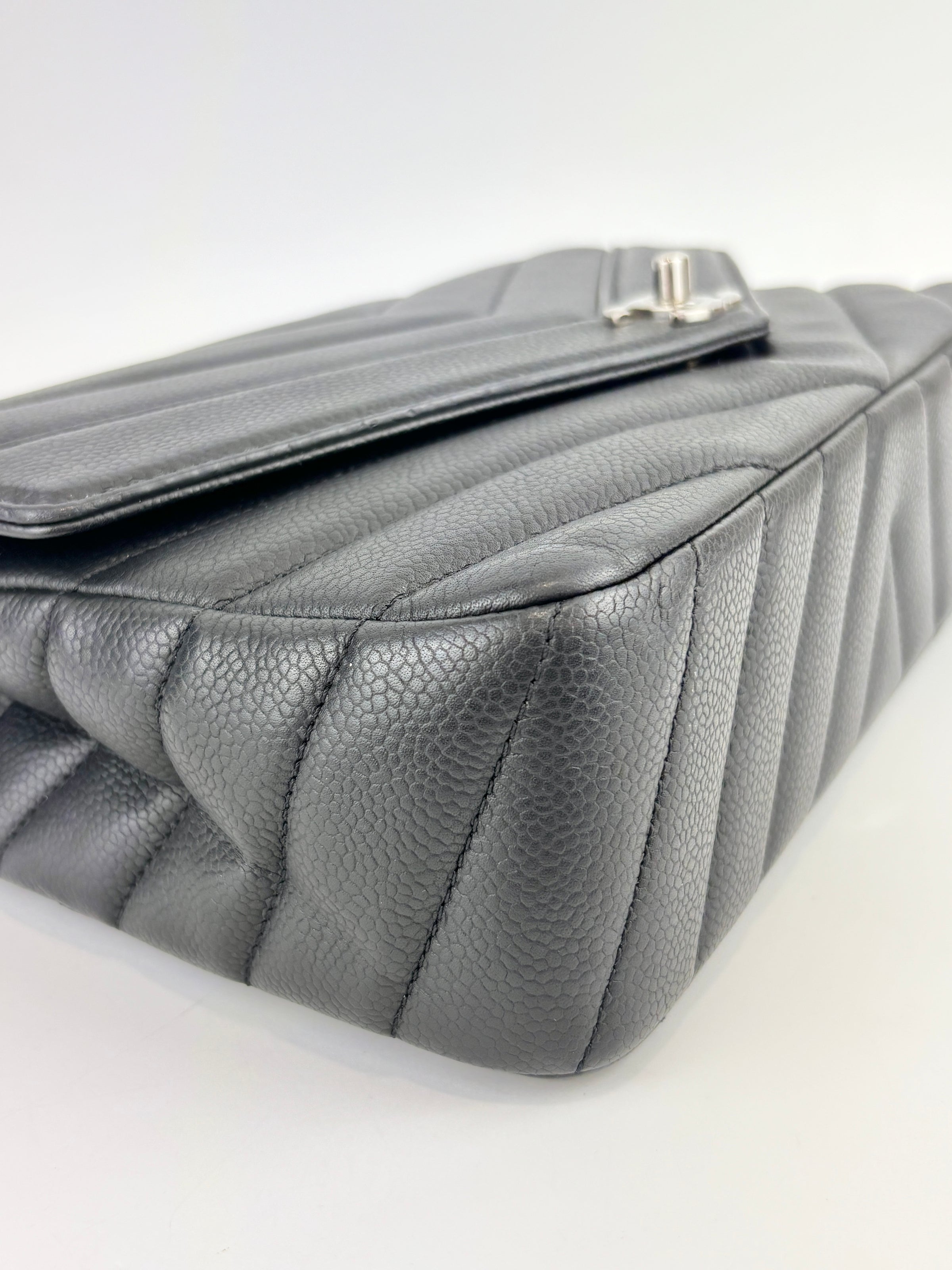 Lady Chevron Flap Bag Black SHW