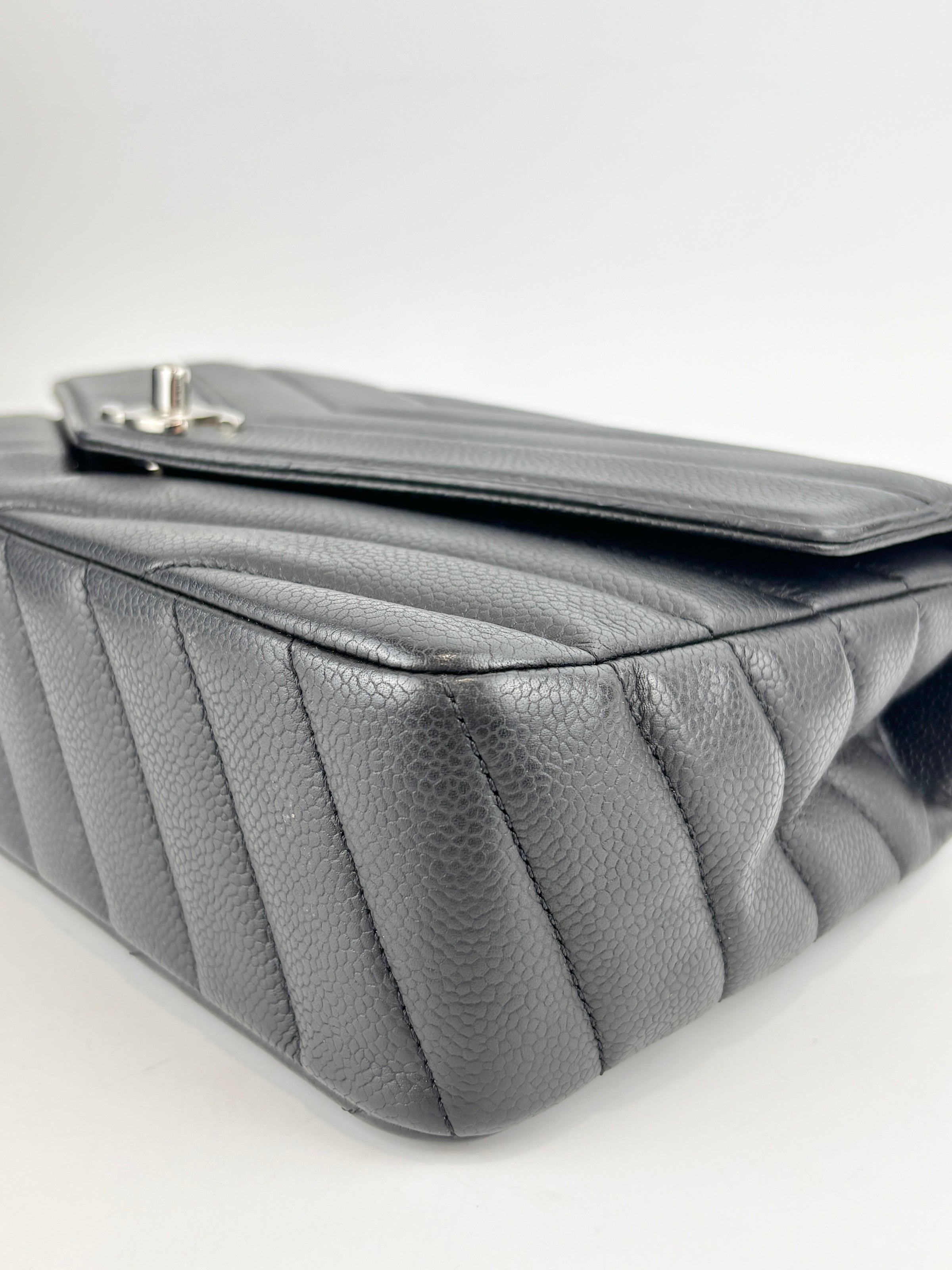 Lady Chevron Flap Bag Black SHW
