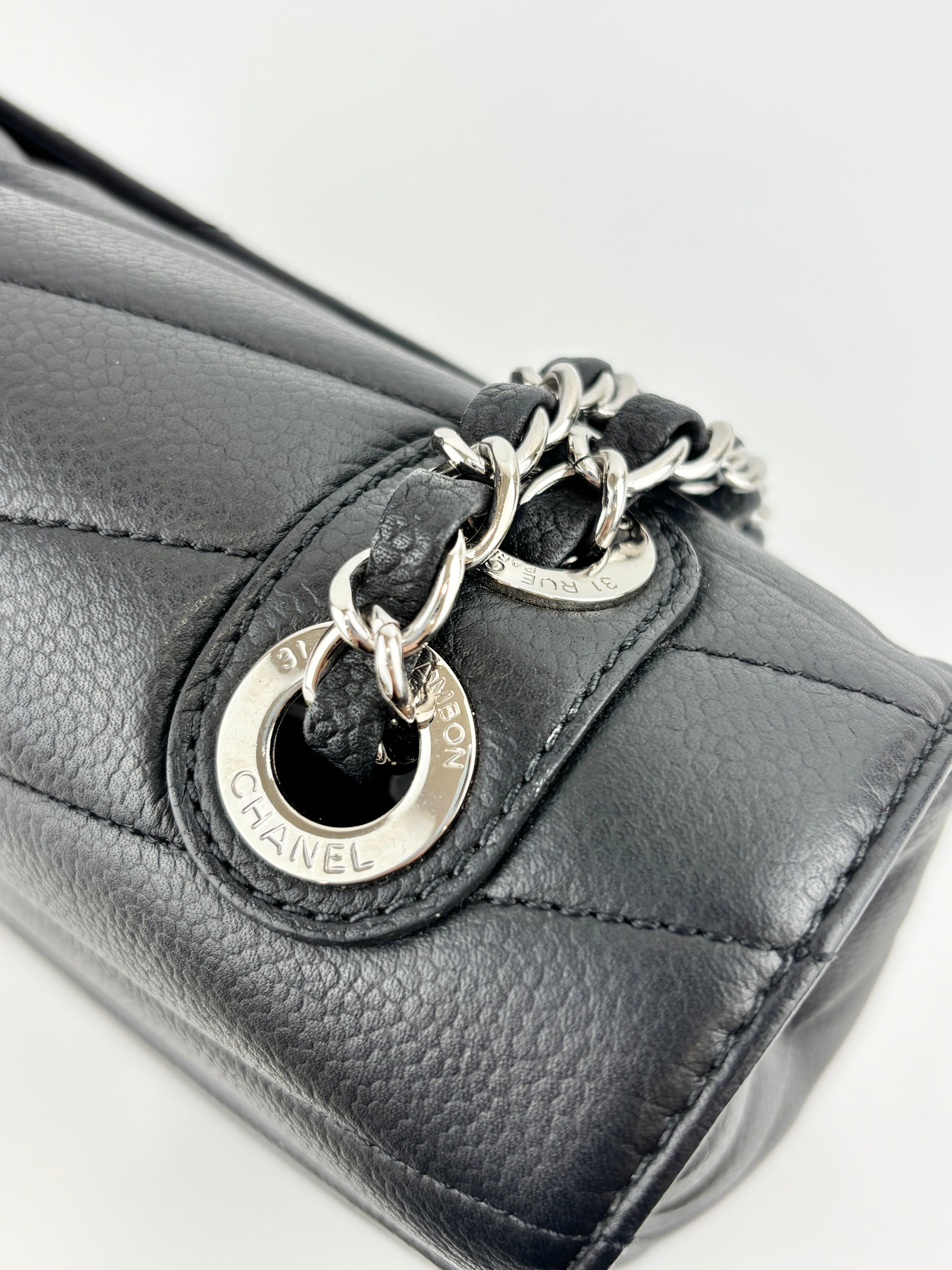 Lady Chevron Flap Bag Black SHW