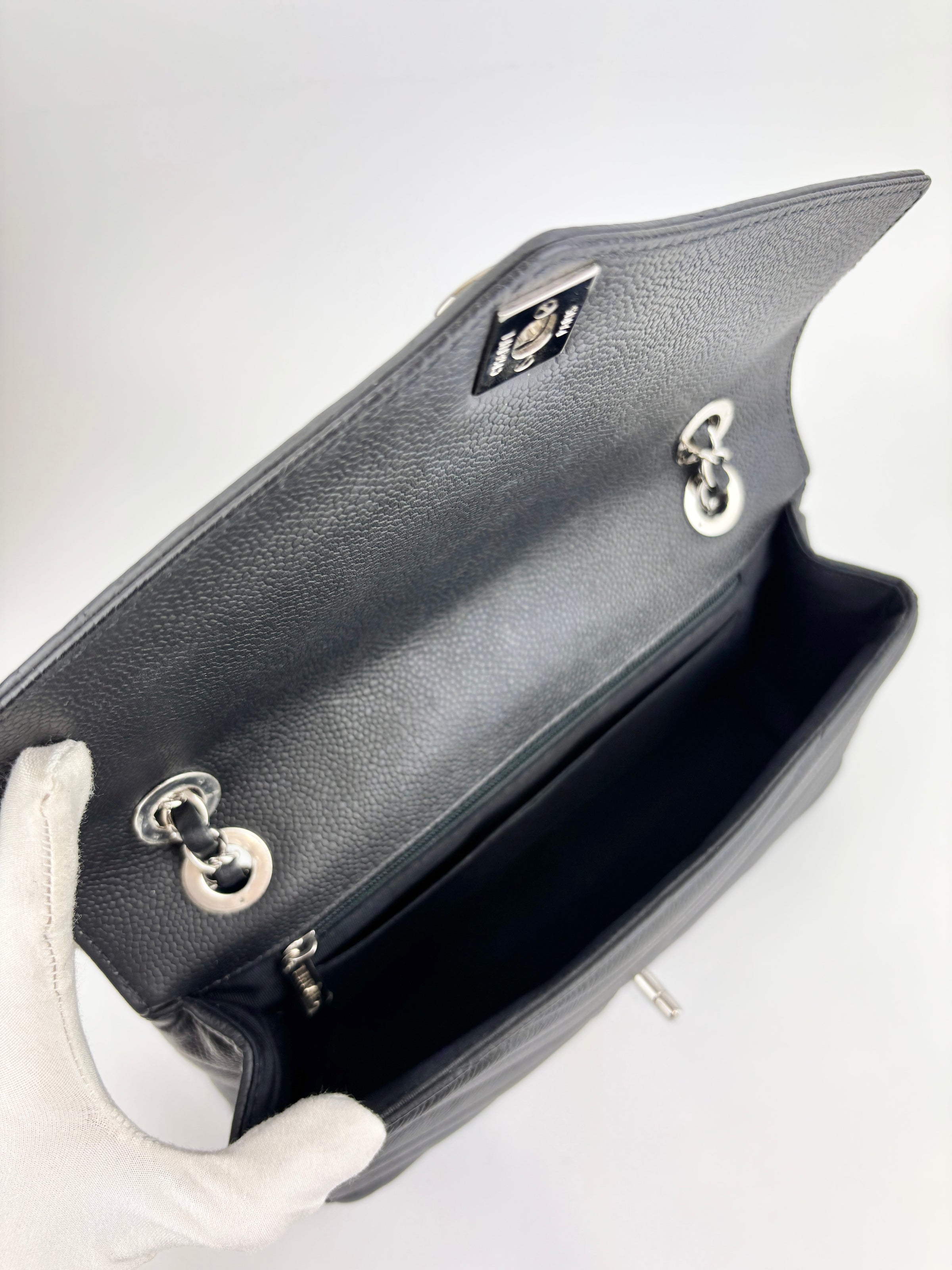 Lady Chevron Flap Bag Black SHW