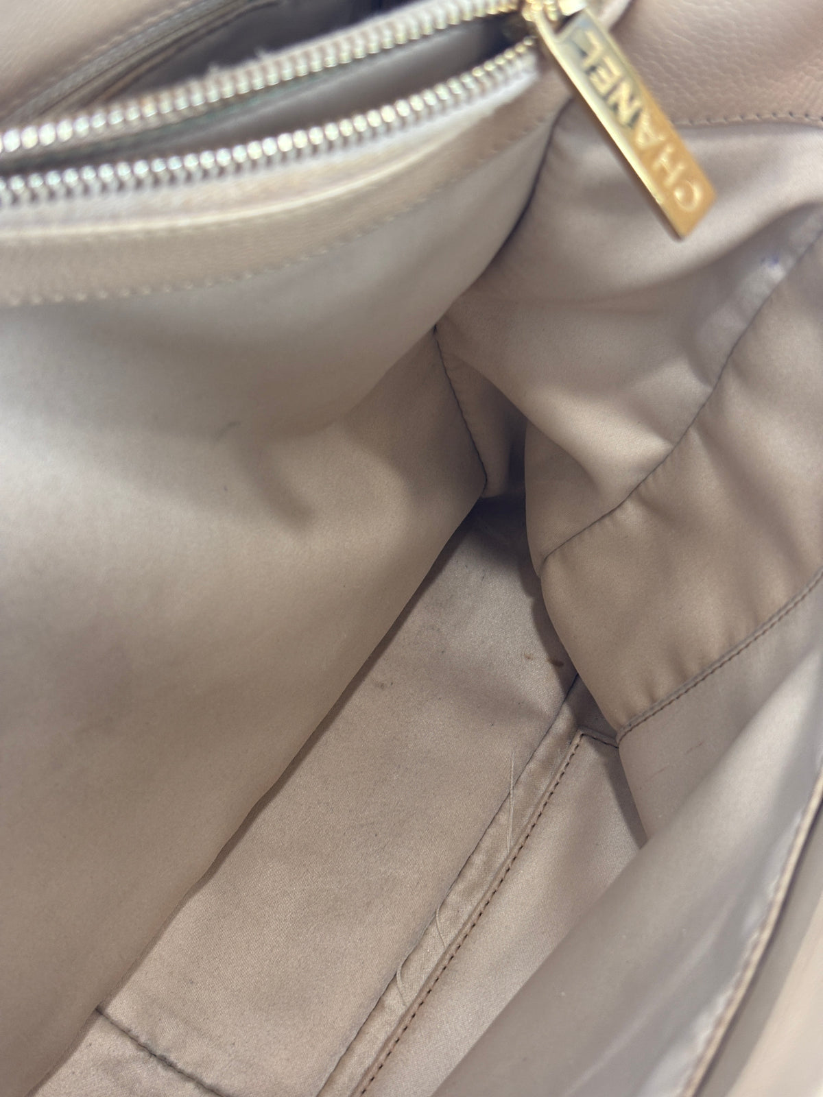 Grand Shopping Tote (GST) in Beige Caviar GHW