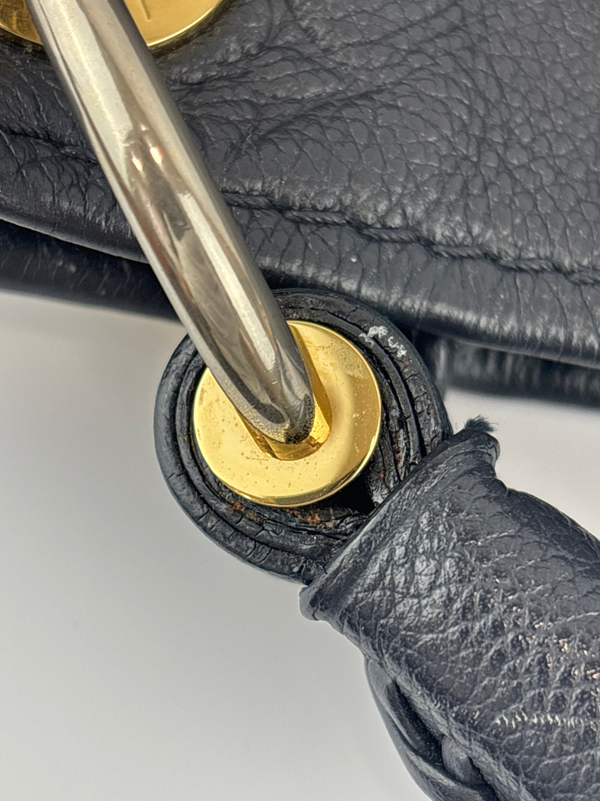 Artsy MM in Infini Monogram Empreinte Leather
