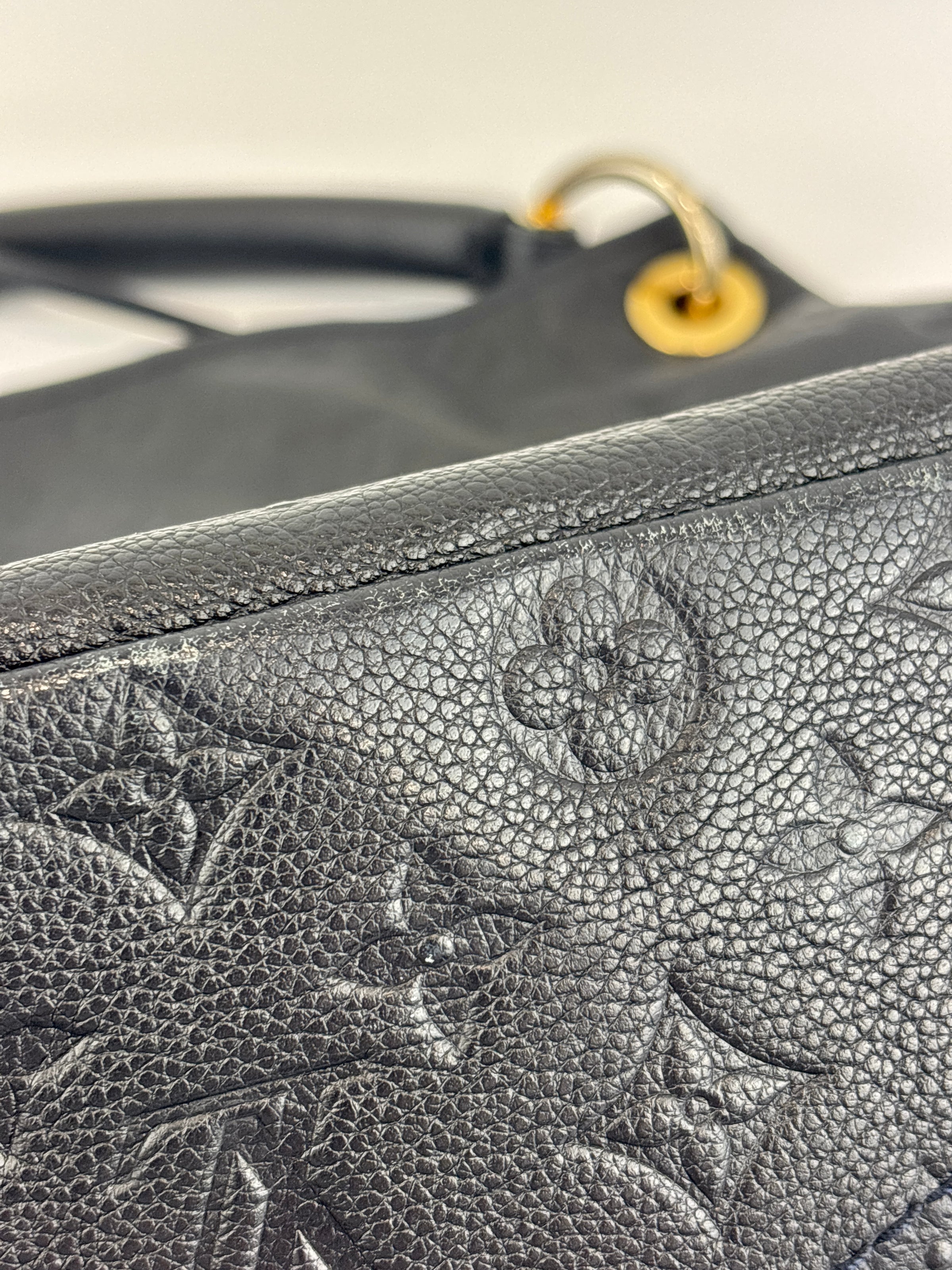 Artsy MM in Infini Monogram Empreinte Leather