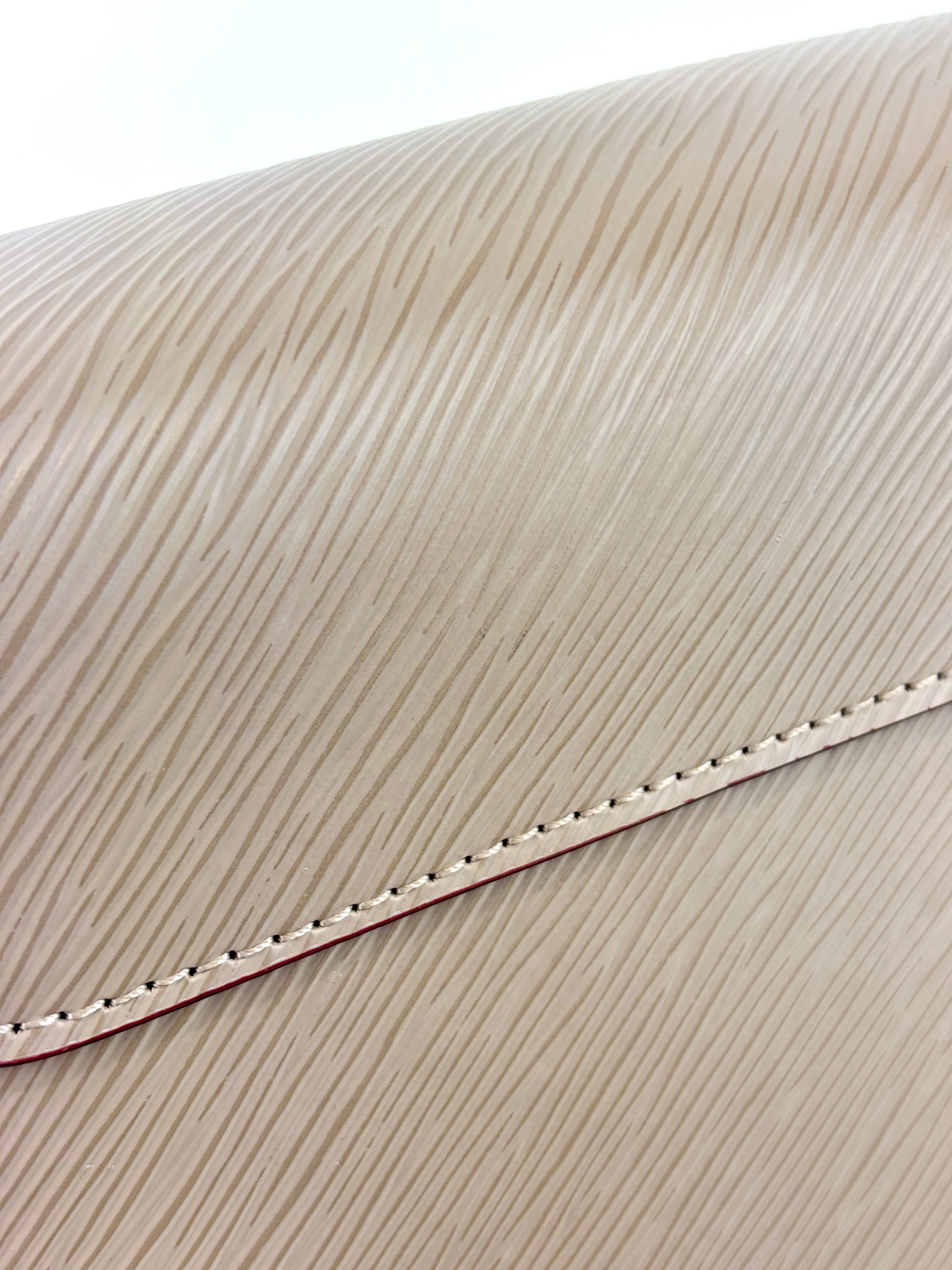 M21112 Twist MM Epi Leather Galet Grey