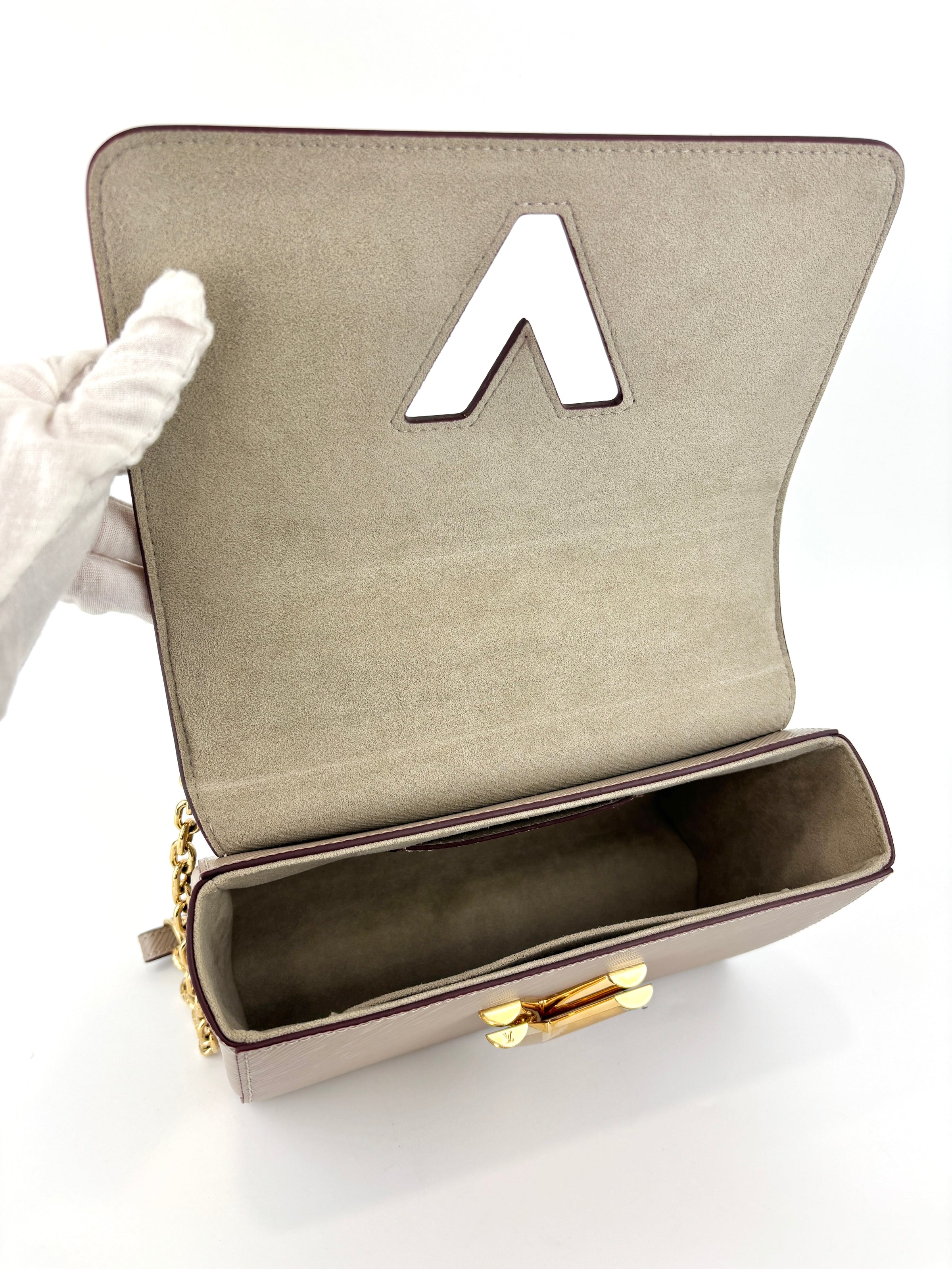 M21112 Twist MM Epi Leather Galet Grey