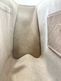 M21112 Twist MM Epi Leather Galet Grey