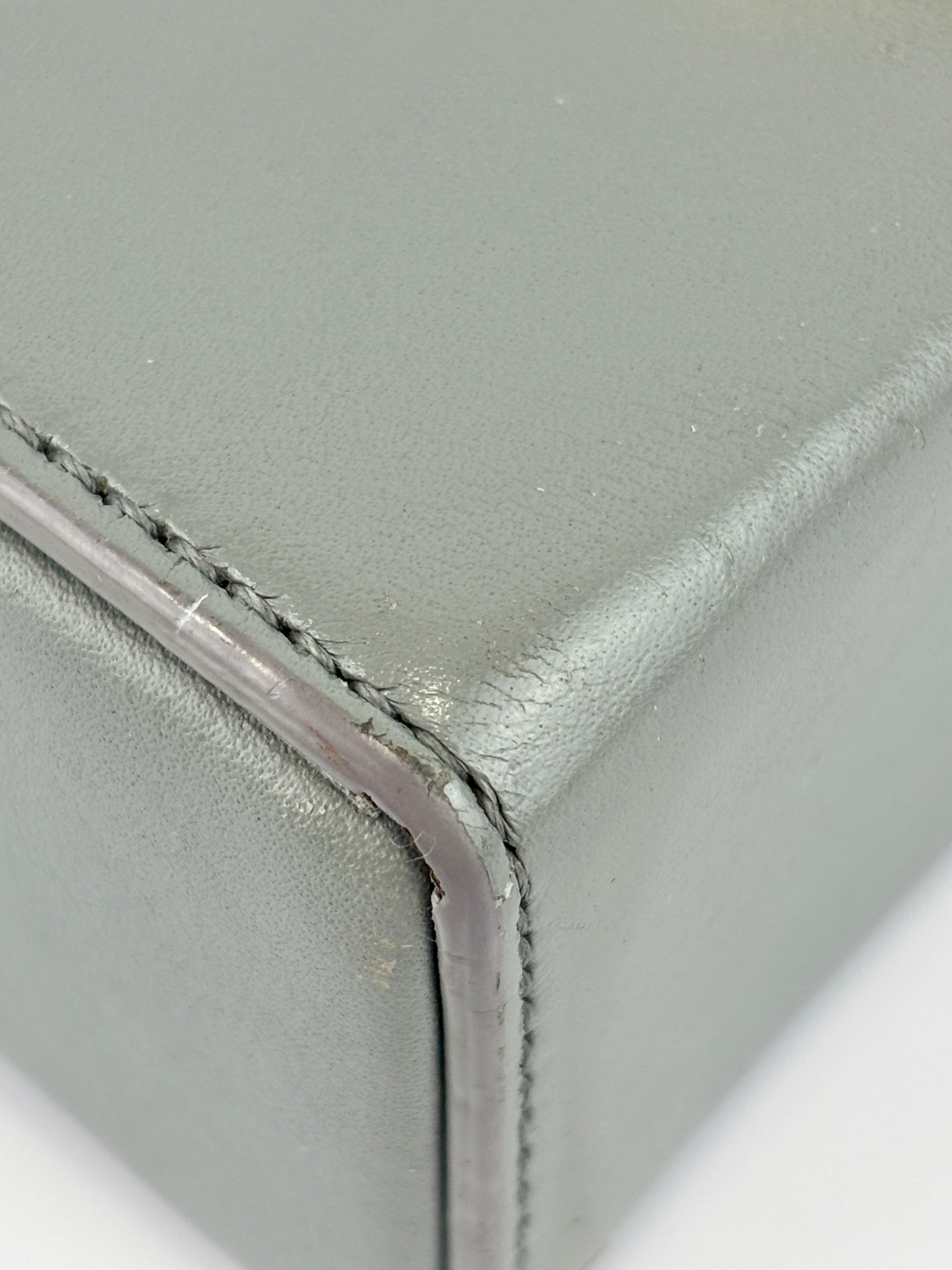 30 Montaigne Box Bag in Grey