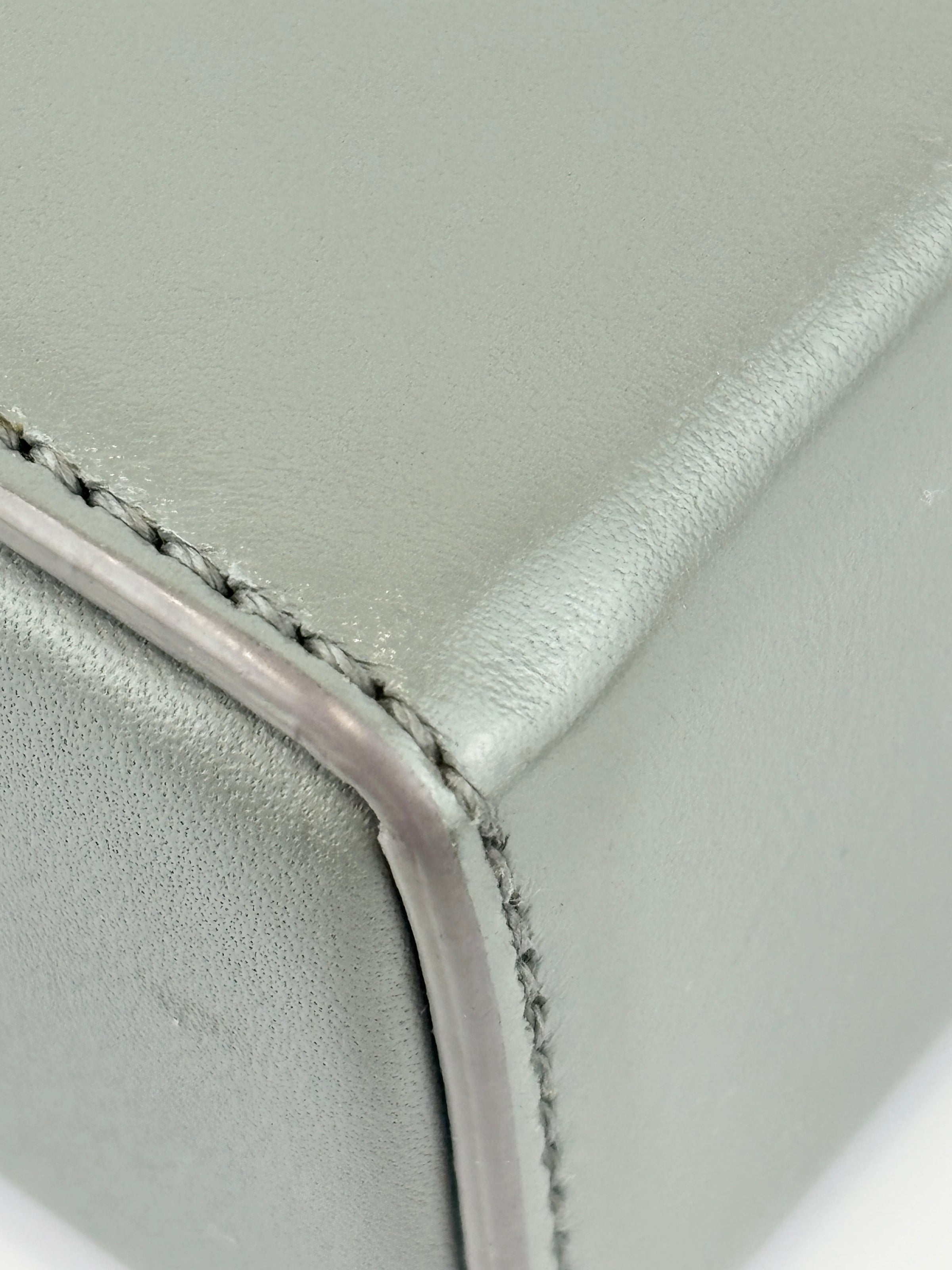 30 Montaigne Box Bag in Grey