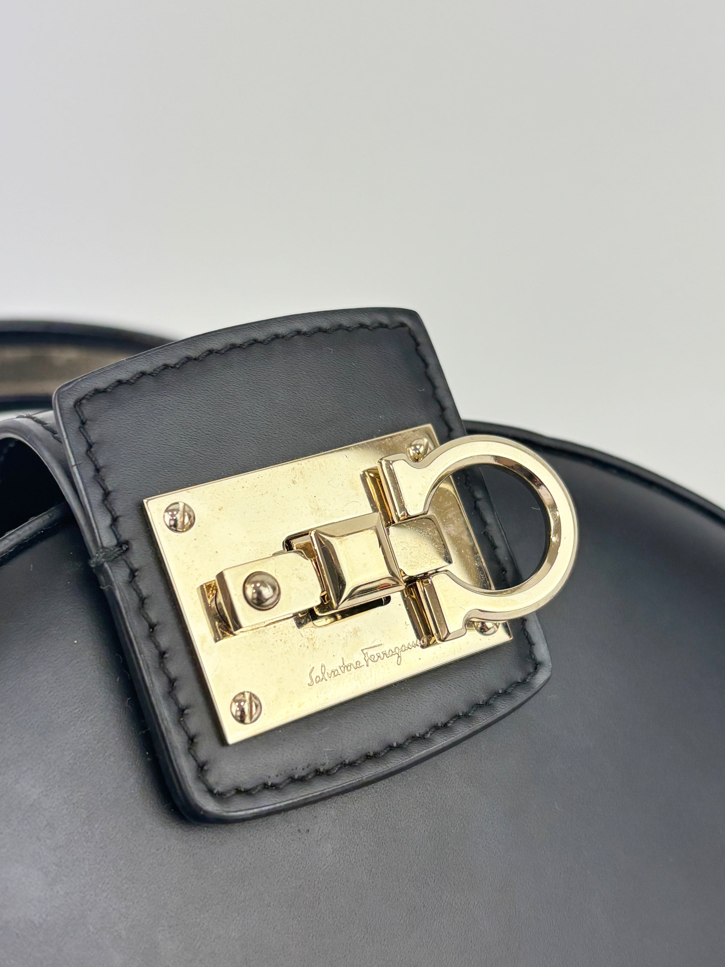 Studio Mini Round Bag Black Smooth Leather