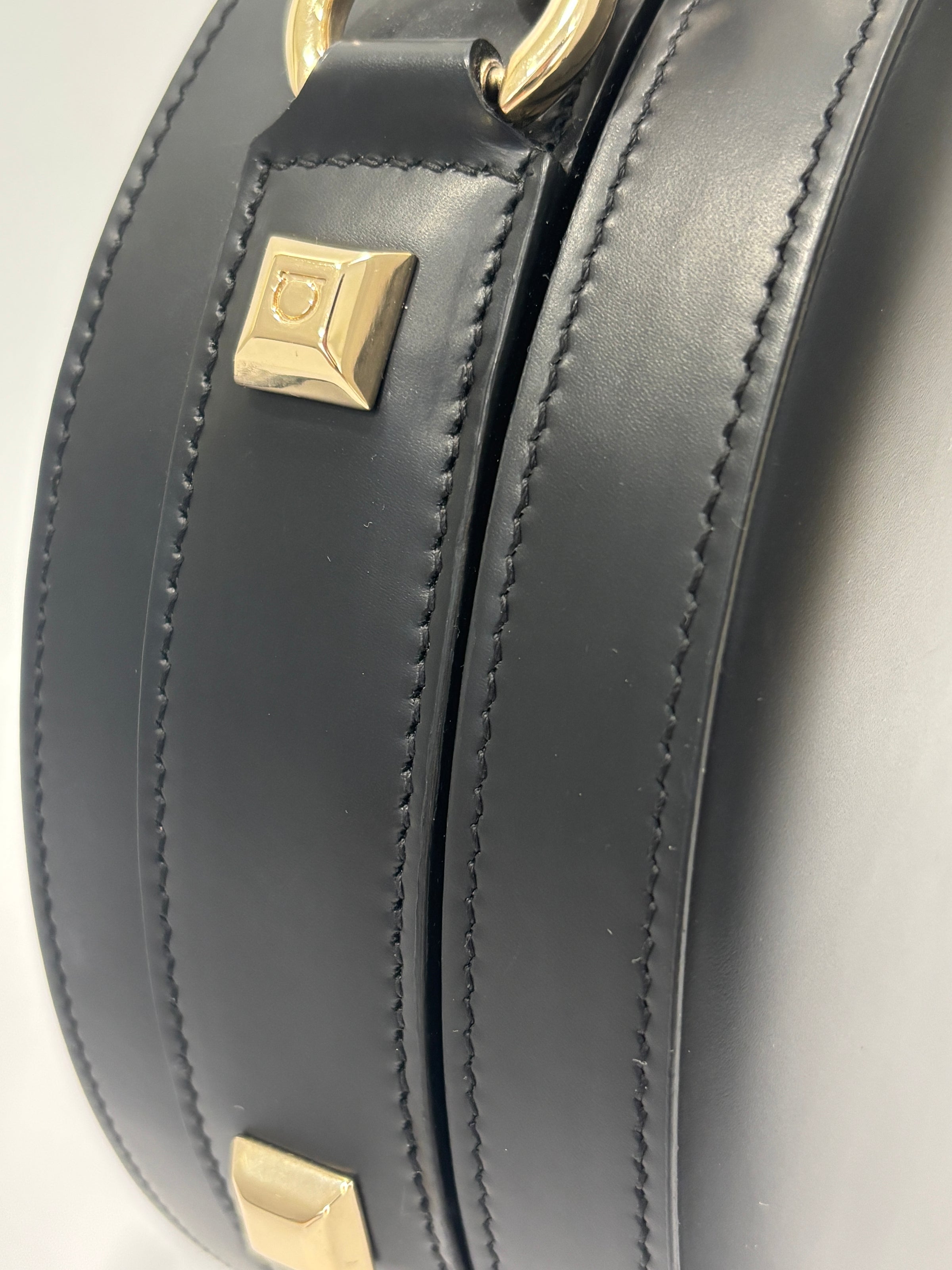 Studio Mini Round Bag Black Smooth Leather