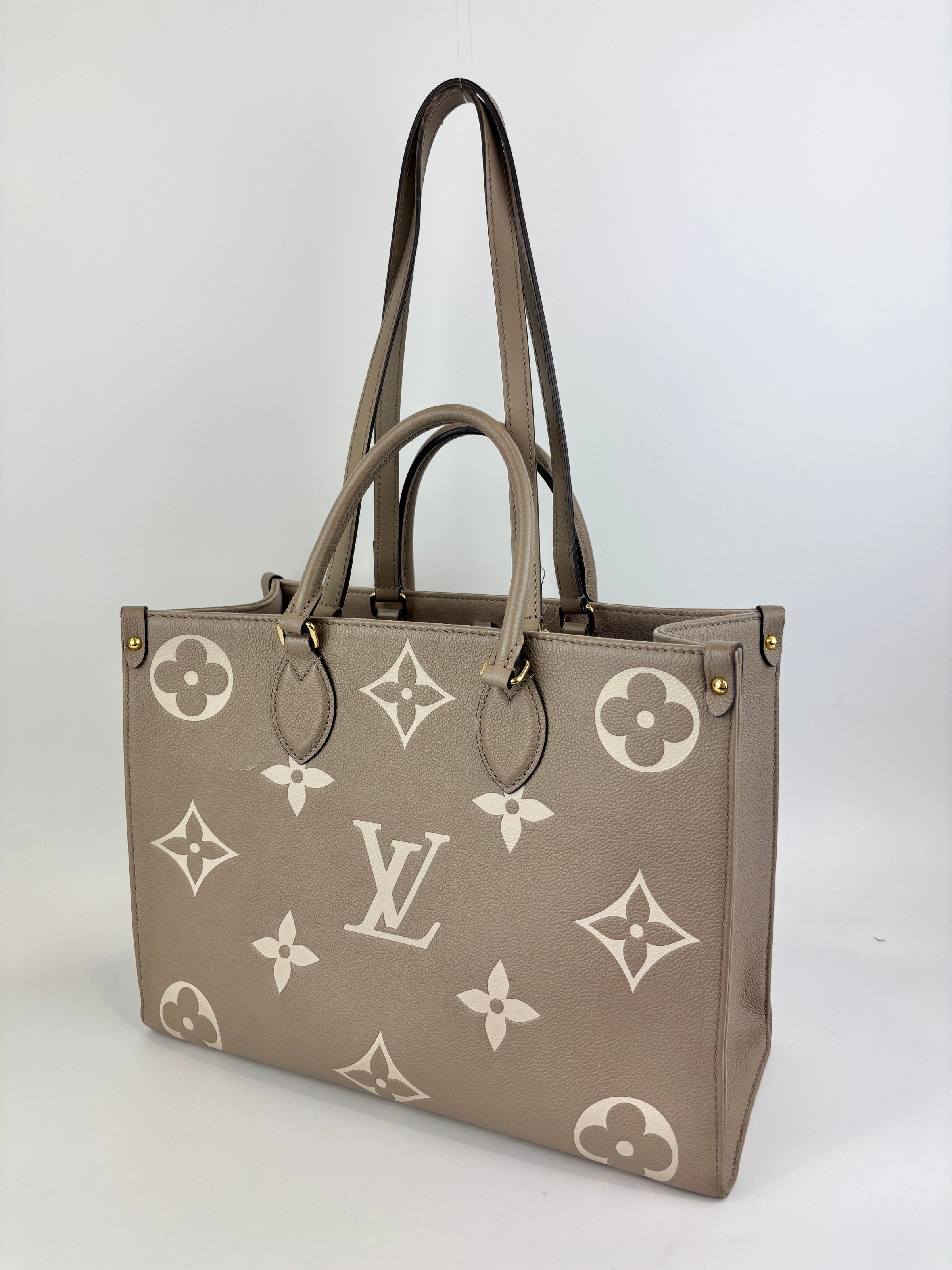 Onthego MM Bicolour Monogram Empreinte Leather Tourterelle / Crème