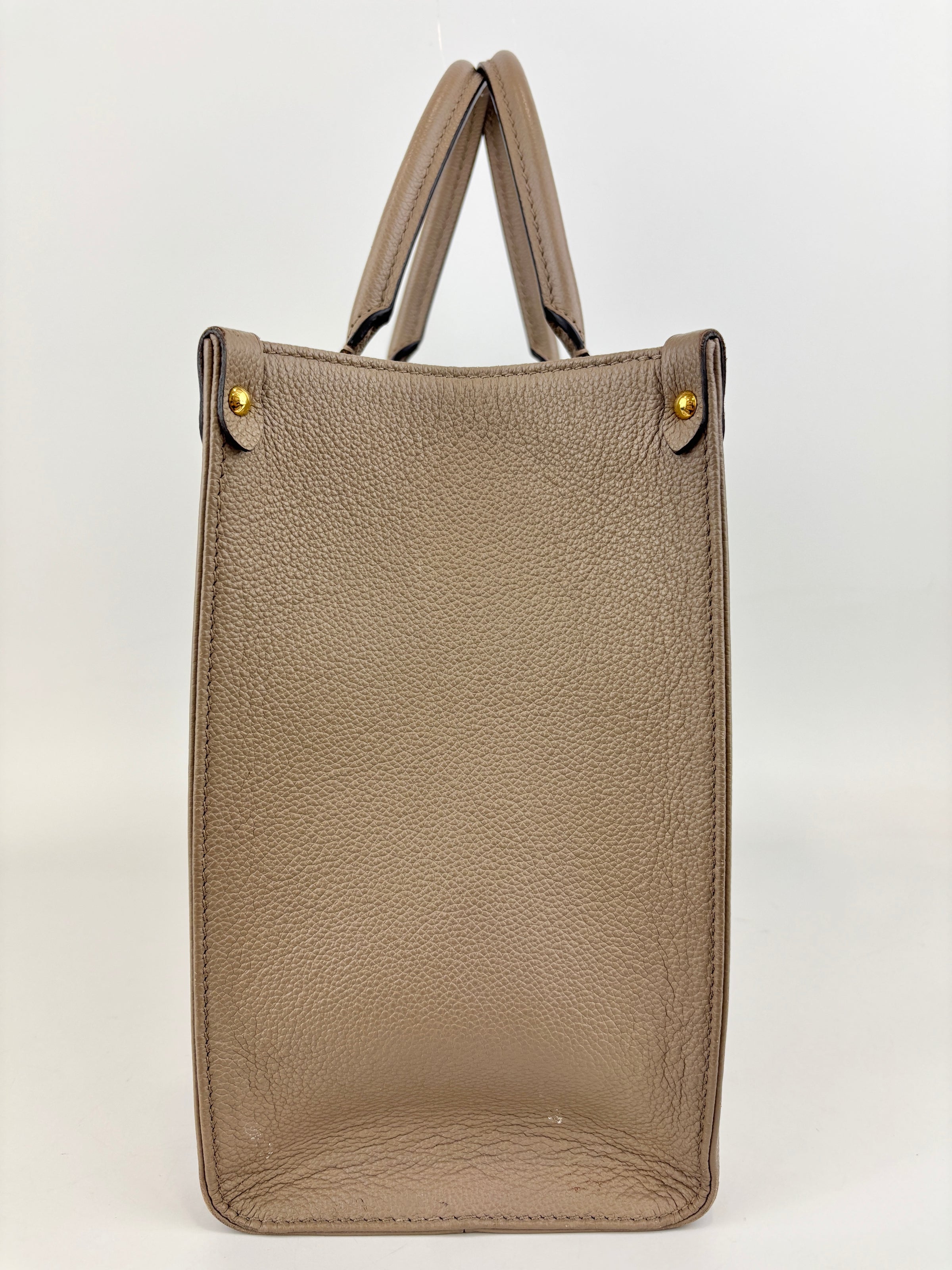 Onthego MM Bicolour Monogram Empreinte Leather Tourterelle / Crème