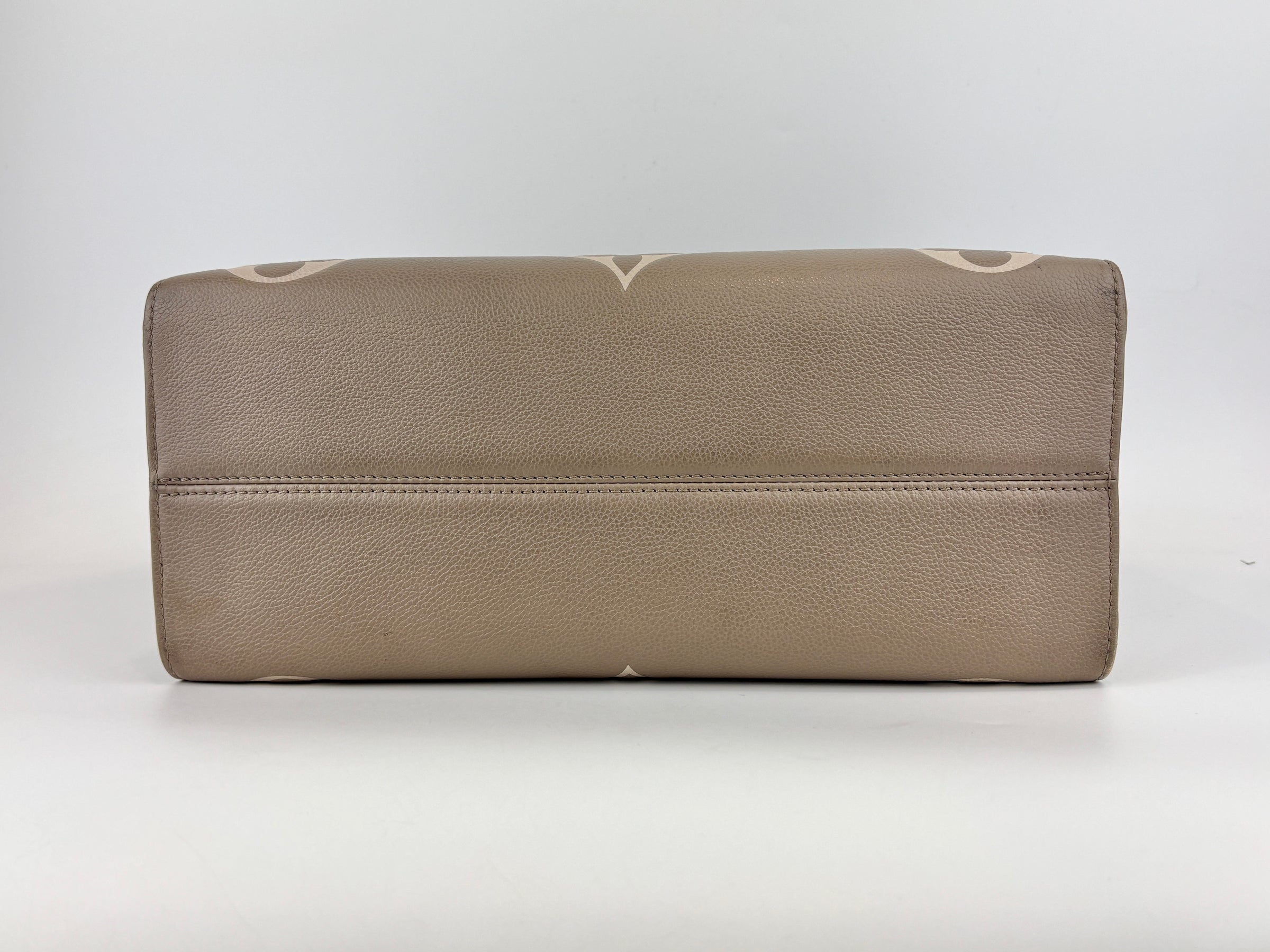 Onthego MM Bicolour Monogram Empreinte Leather Tourterelle / Crème