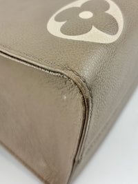 Onthego MM Bicolour Monogram Empreinte Leather Tourterelle / Crème