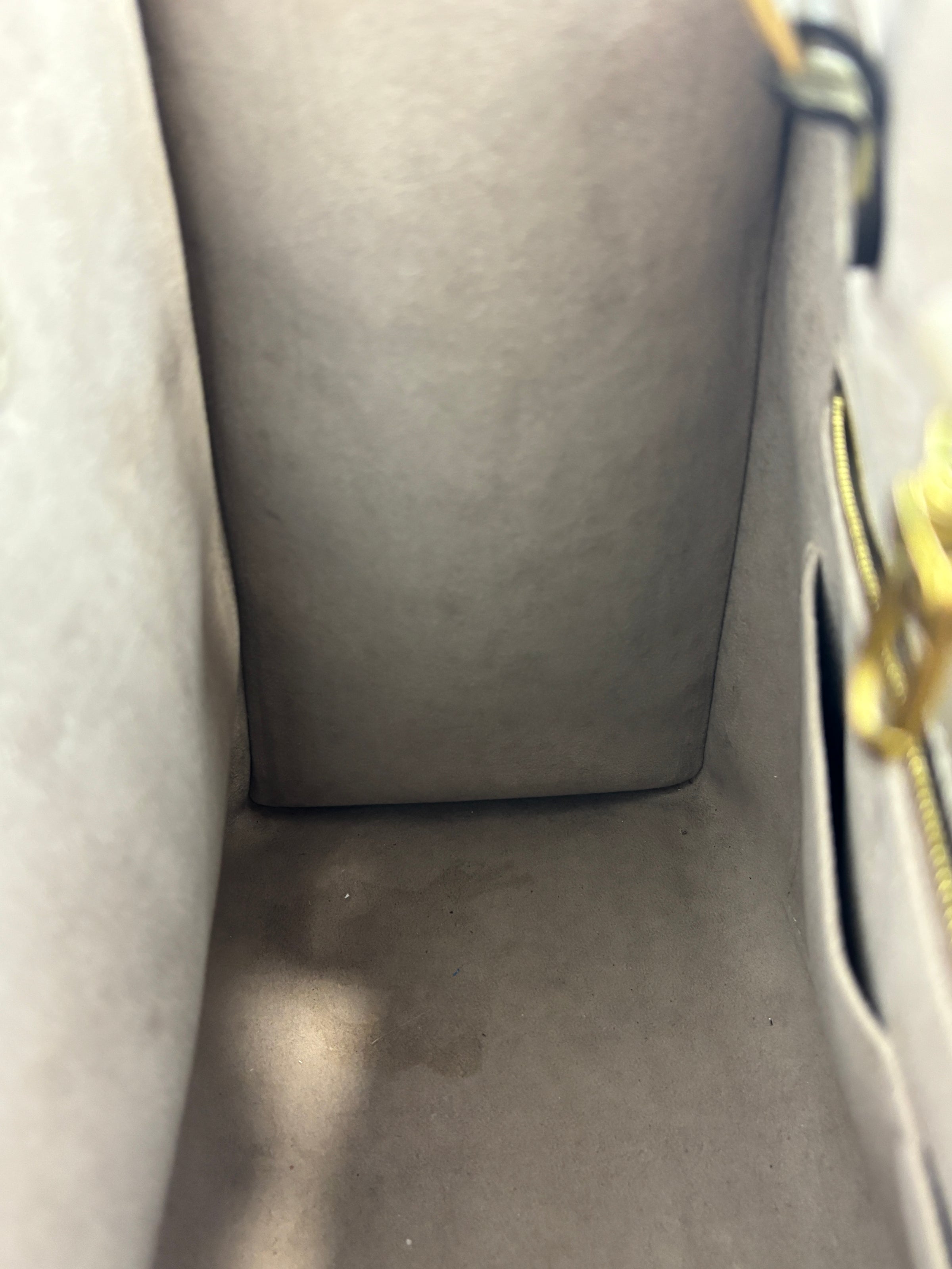 Onthego MM Bicolour Monogram Empreinte Leather Tourterelle / Crème