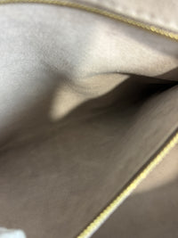 Onthego MM Bicolour Monogram Empreinte Leather Tourterelle / Crème