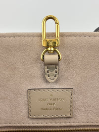 Onthego MM Bicolour Monogram Empreinte Leather Tourterelle / Crème