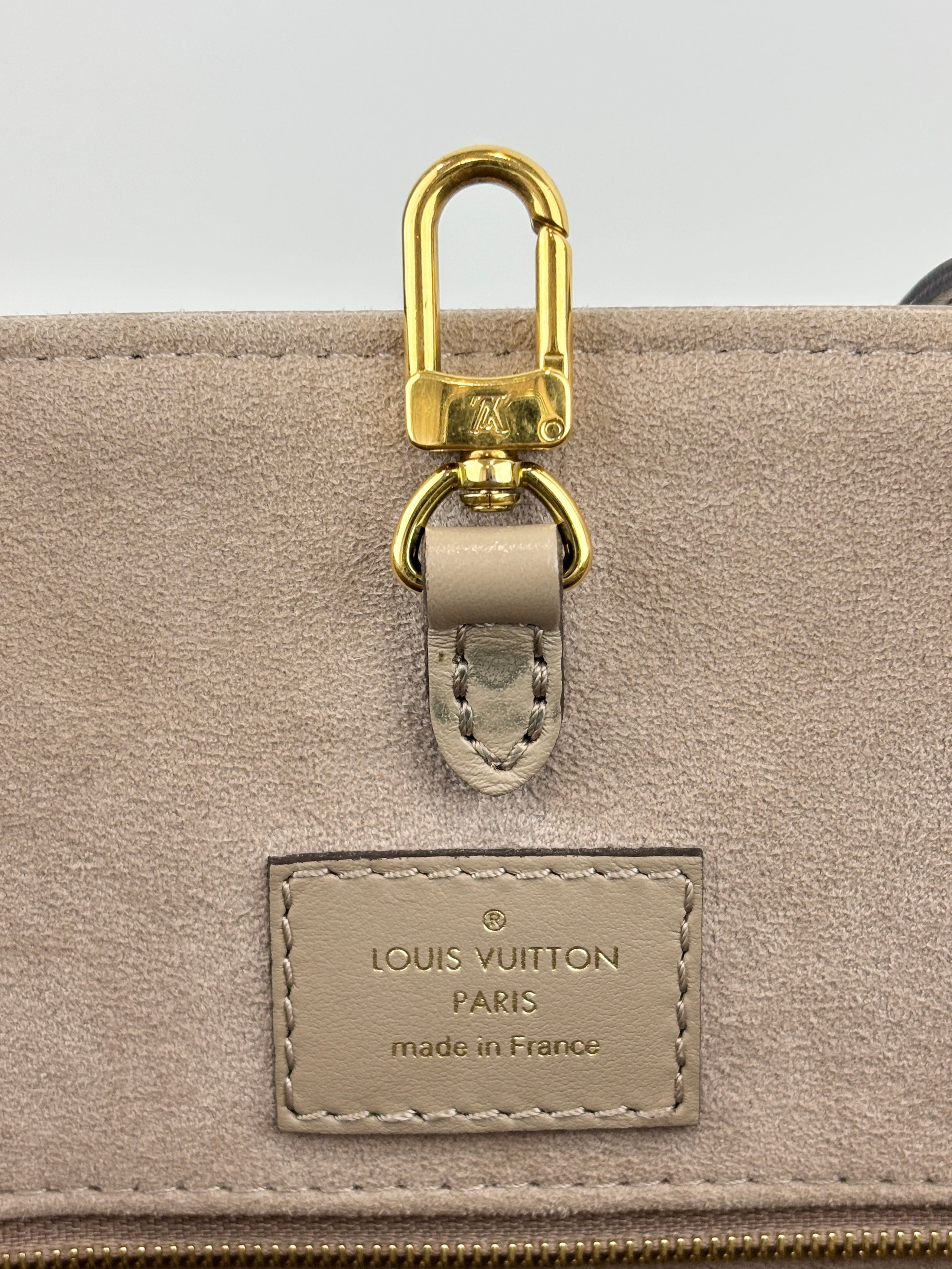 Onthego MM Bicolour Monogram Empreinte Leather Tourterelle / Crème