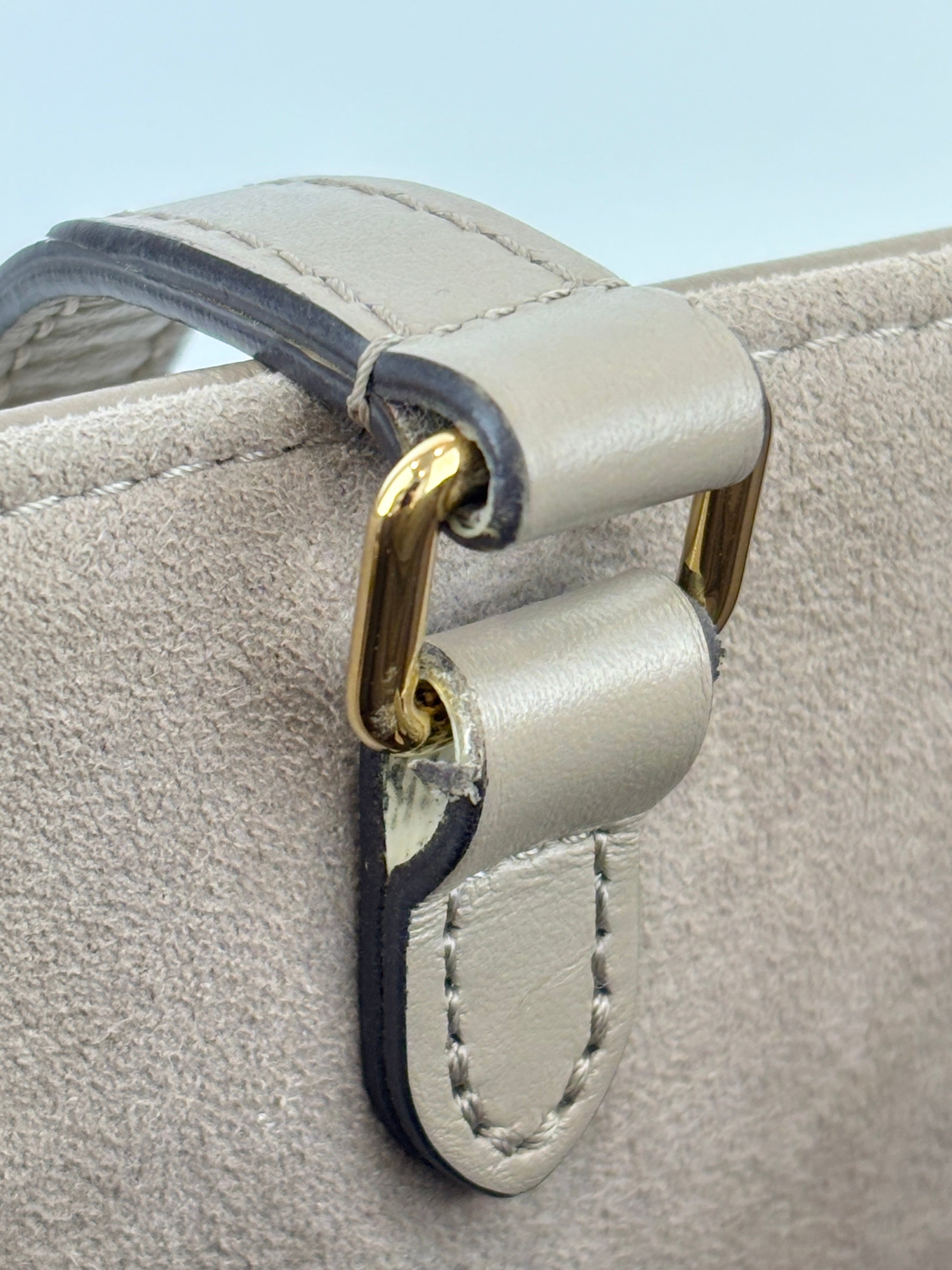 Onthego MM Bicolour Monogram Empreinte Leather Tourterelle / Crème