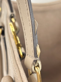 Onthego MM Bicolour Monogram Empreinte Leather Tourterelle / Crème
