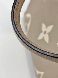 Onthego MM Bicolour Monogram Empreinte Leather Tourterelle / Crème