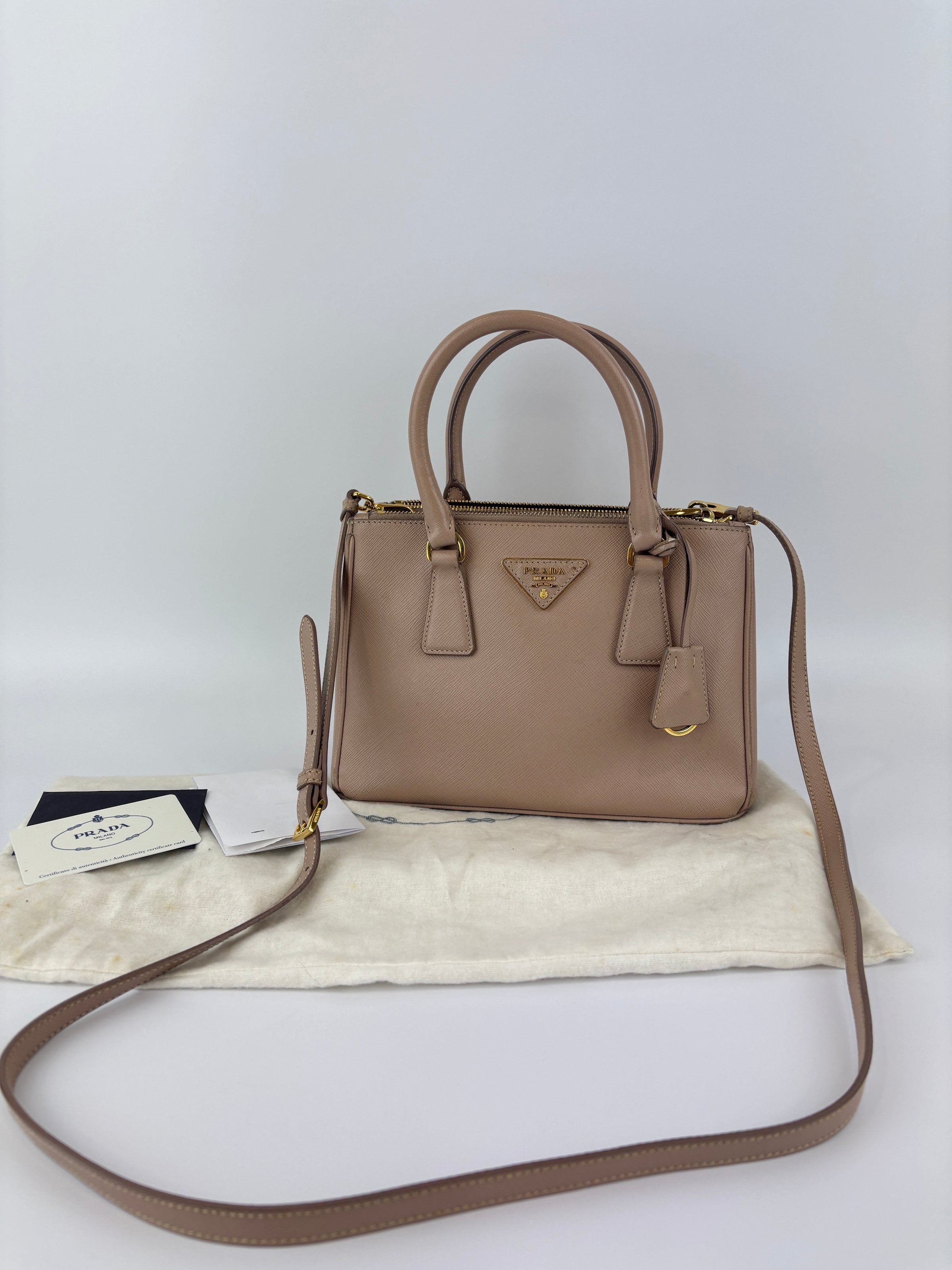 BN2896 Galleria Small Saffiano Leather Bag Cammeo
