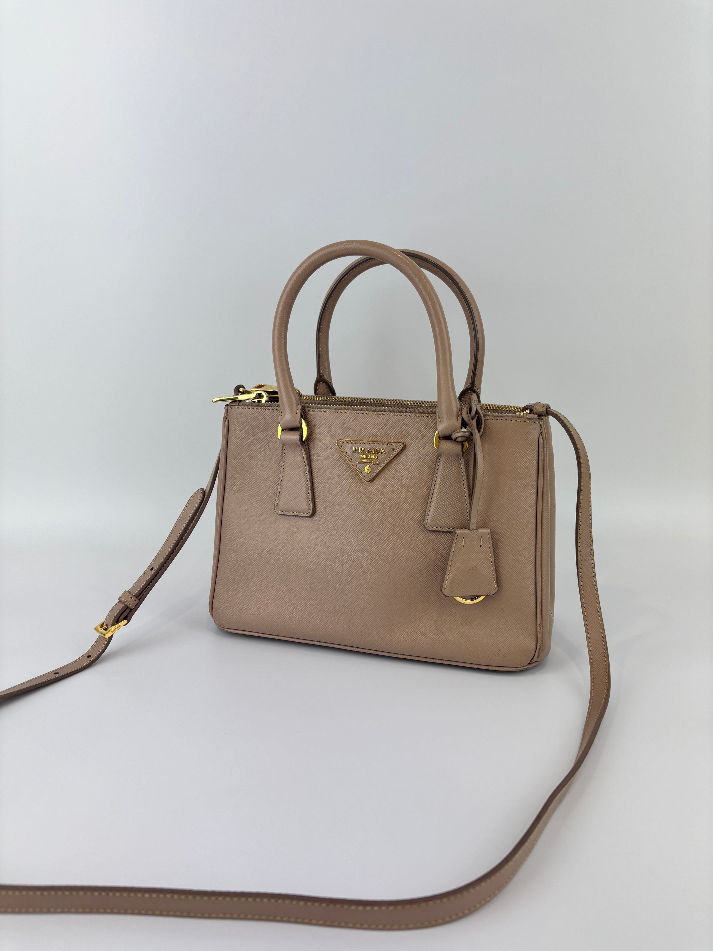BN2896 Galleria Small Saffiano Leather Bag Cammeo