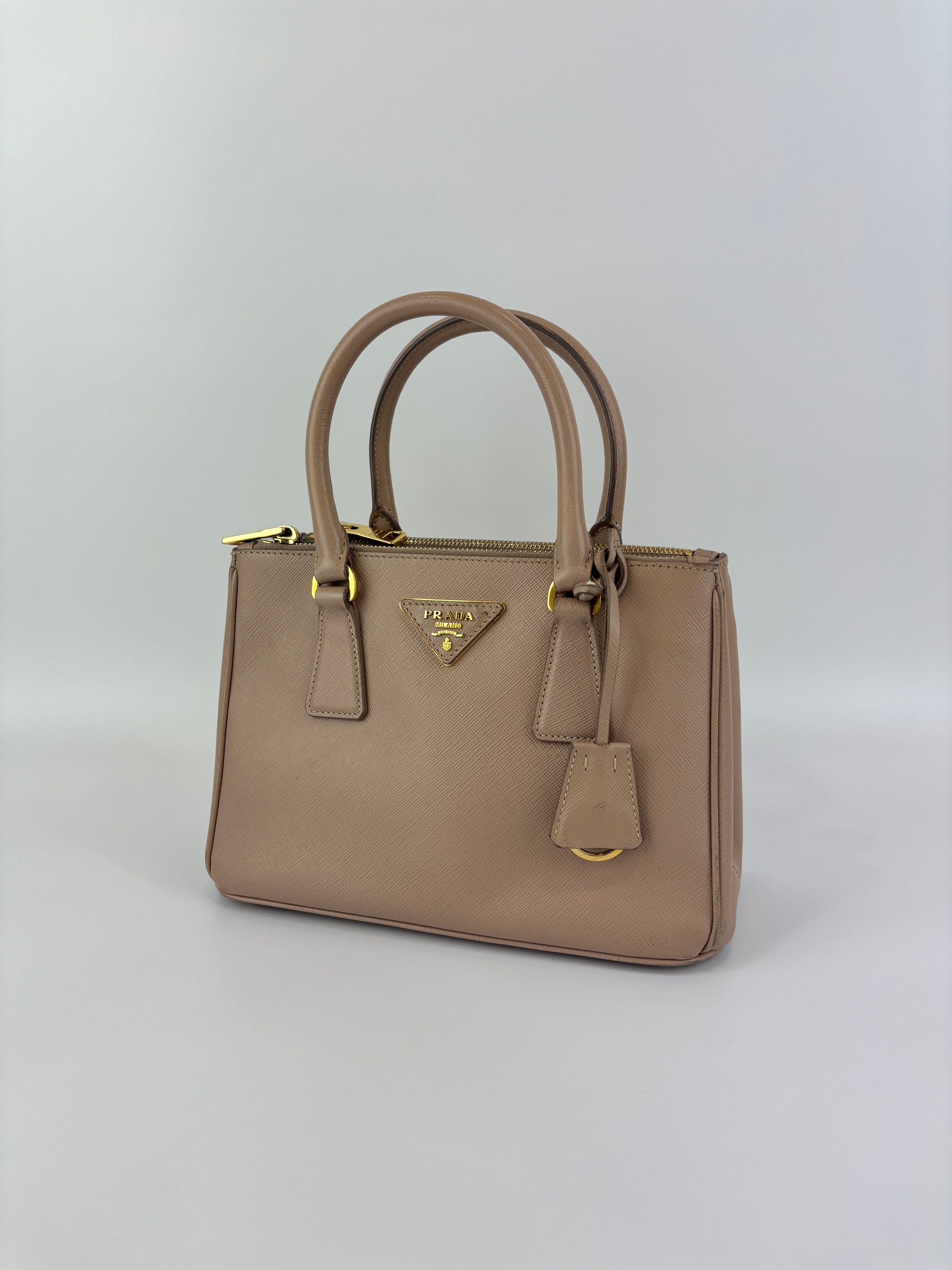 BN2896 Galleria Small Saffiano Leather Bag Cammeo