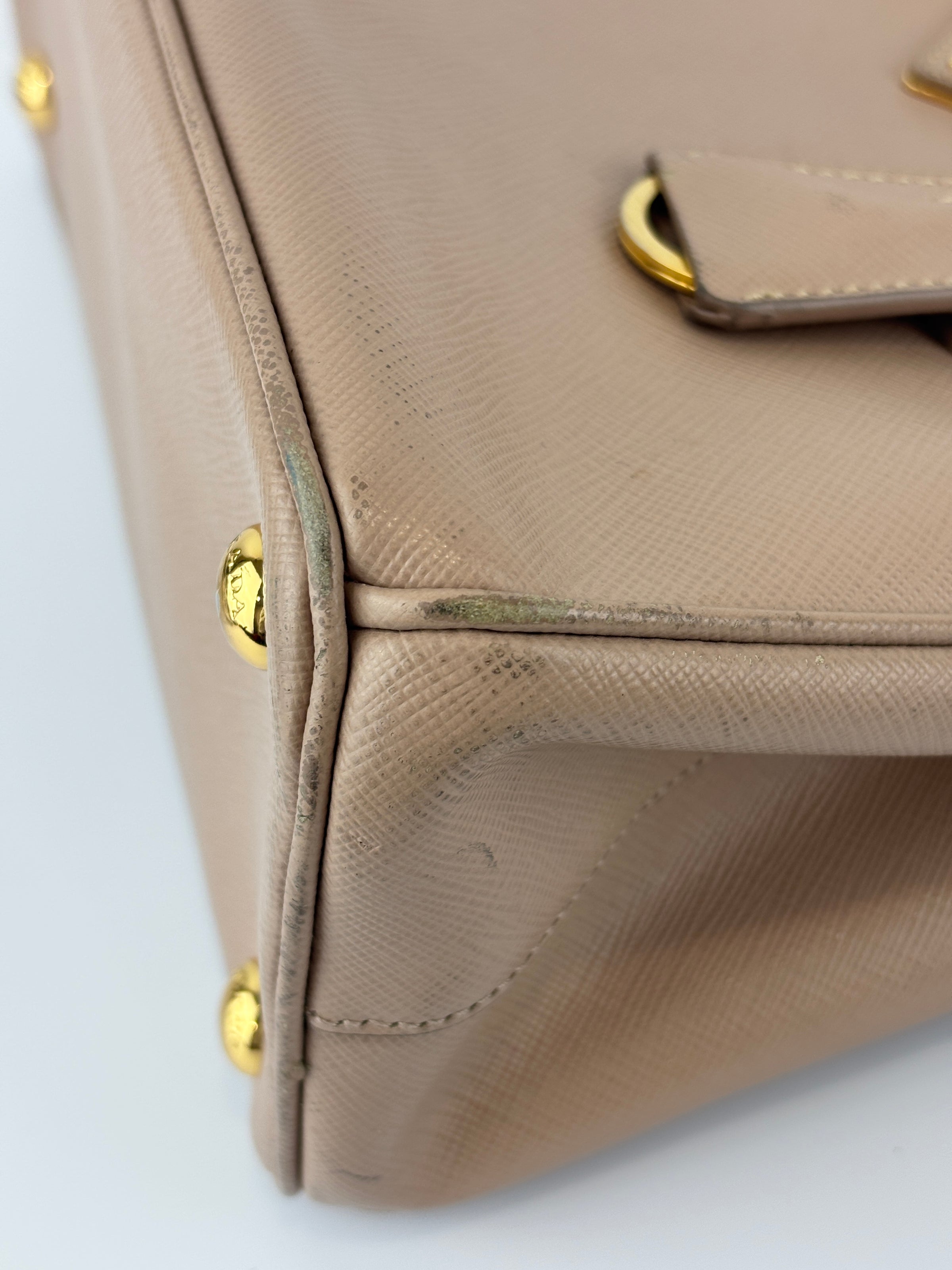 BN2896 Galleria Small Saffiano Leather Bag Cammeo