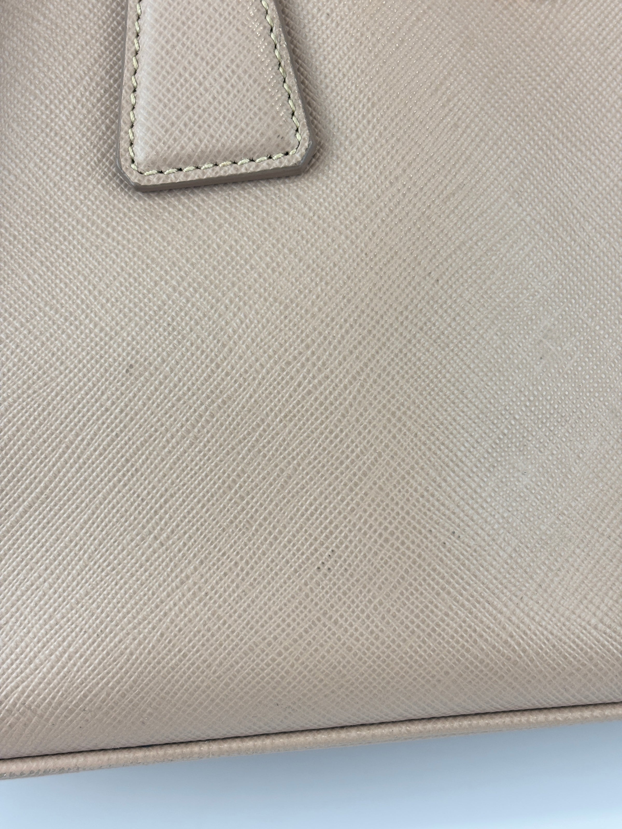BN2896 Galleria Small Saffiano Leather Bag Cammeo