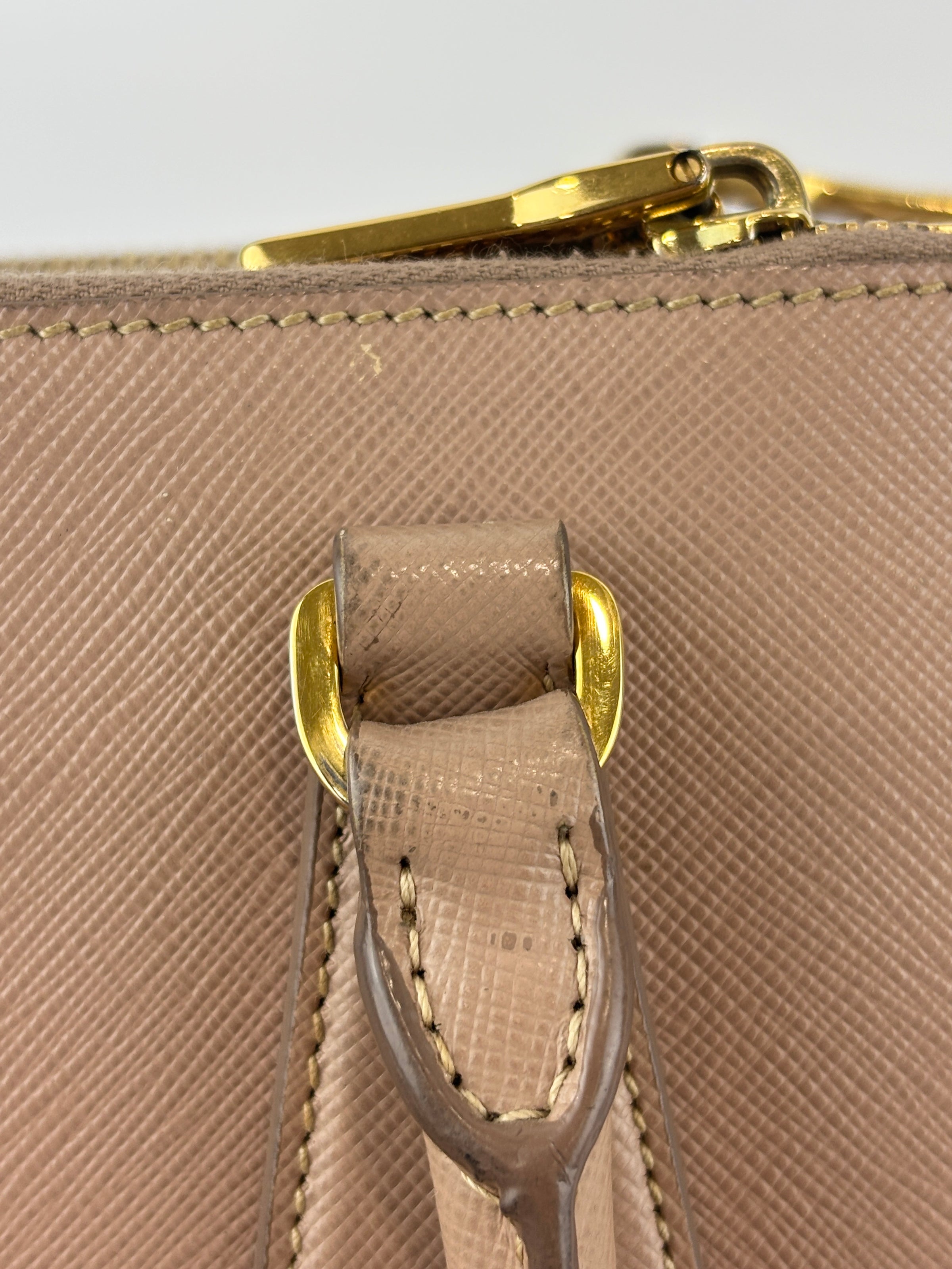 BN2896 Galleria Small Saffiano Leather Bag Cammeo