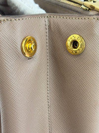 BN2896 Galleria Small Saffiano Leather Bag Cammeo
