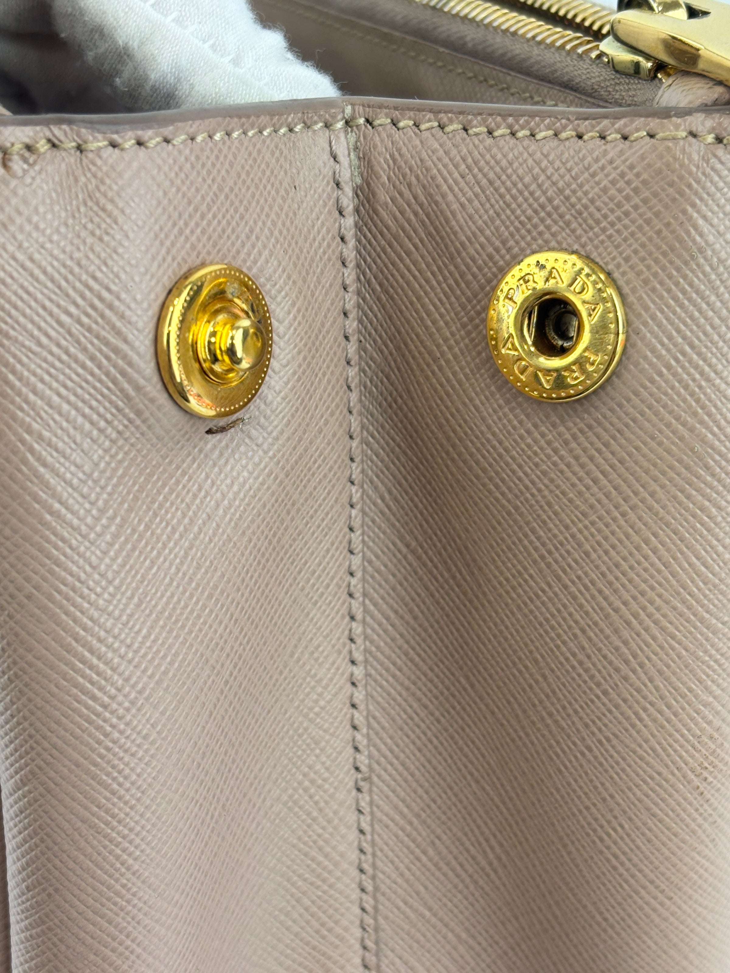 BN2896 Galleria Small Saffiano Leather Bag Cammeo