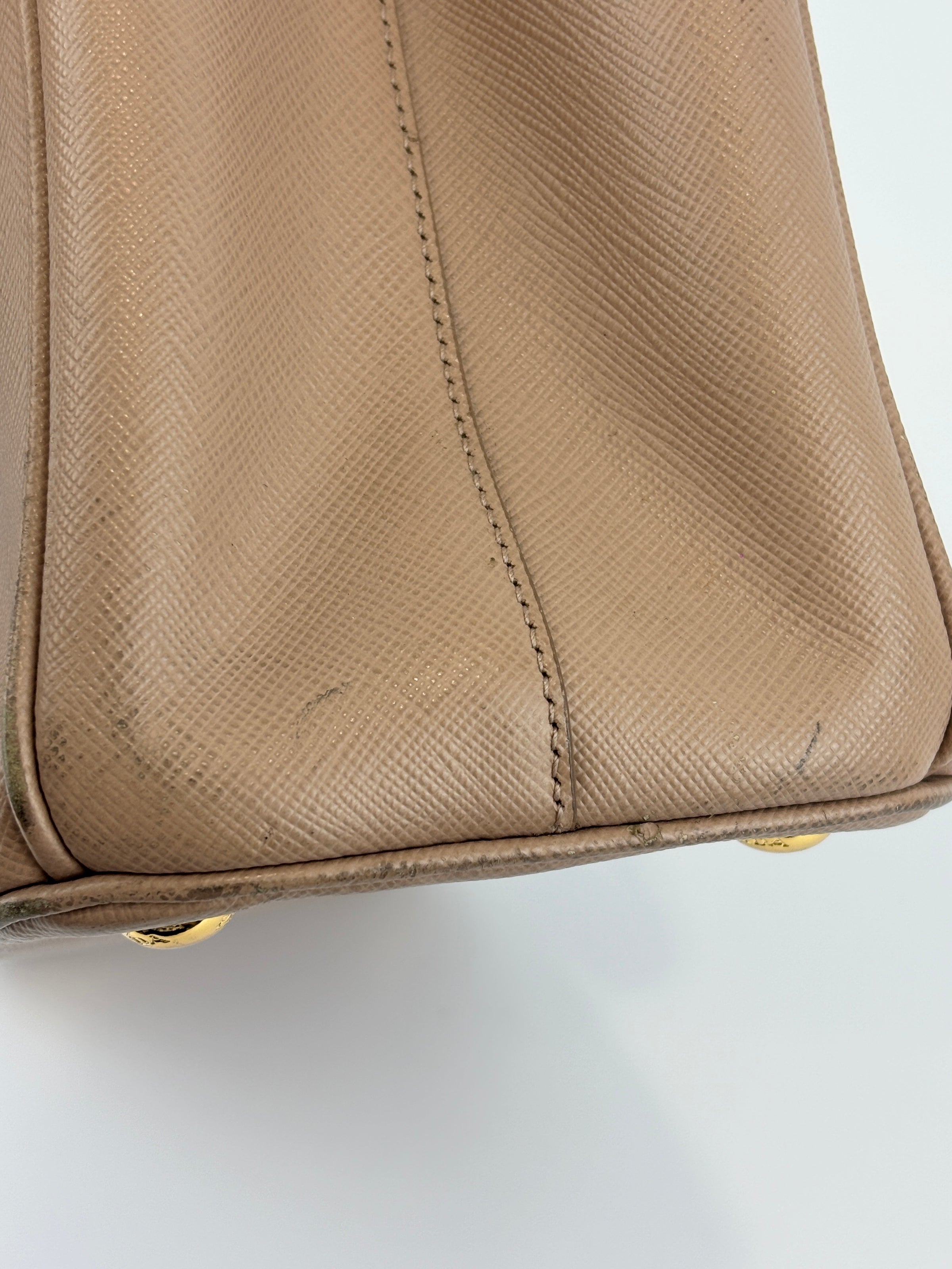 BN2896 Galleria Small Saffiano Leather Bag Cammeo