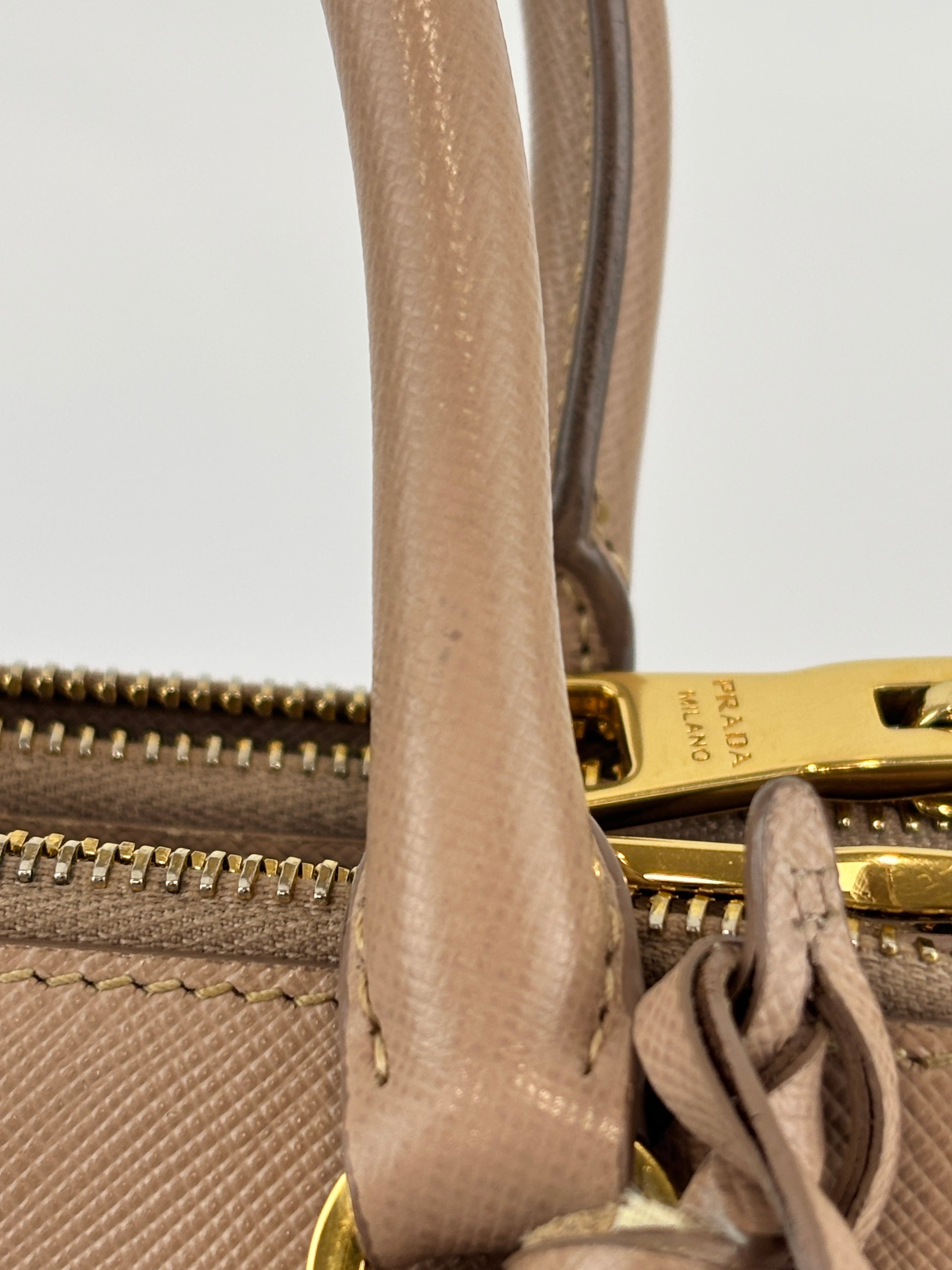 BN2896 Galleria Small Saffiano Leather Bag Cammeo