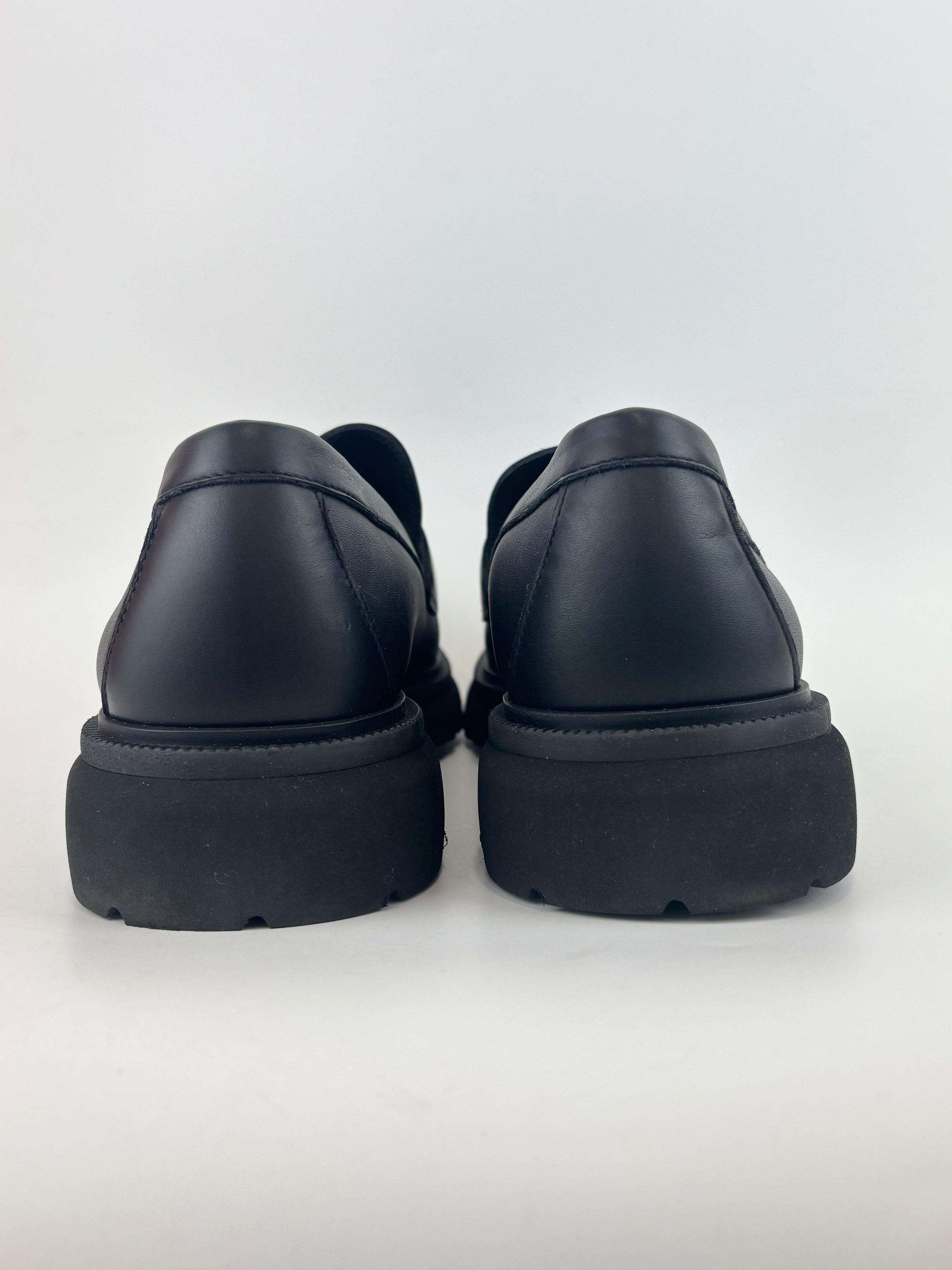 Moccasin with Gancini Ornament Saddle Loafer Calfskin in Black Size 10