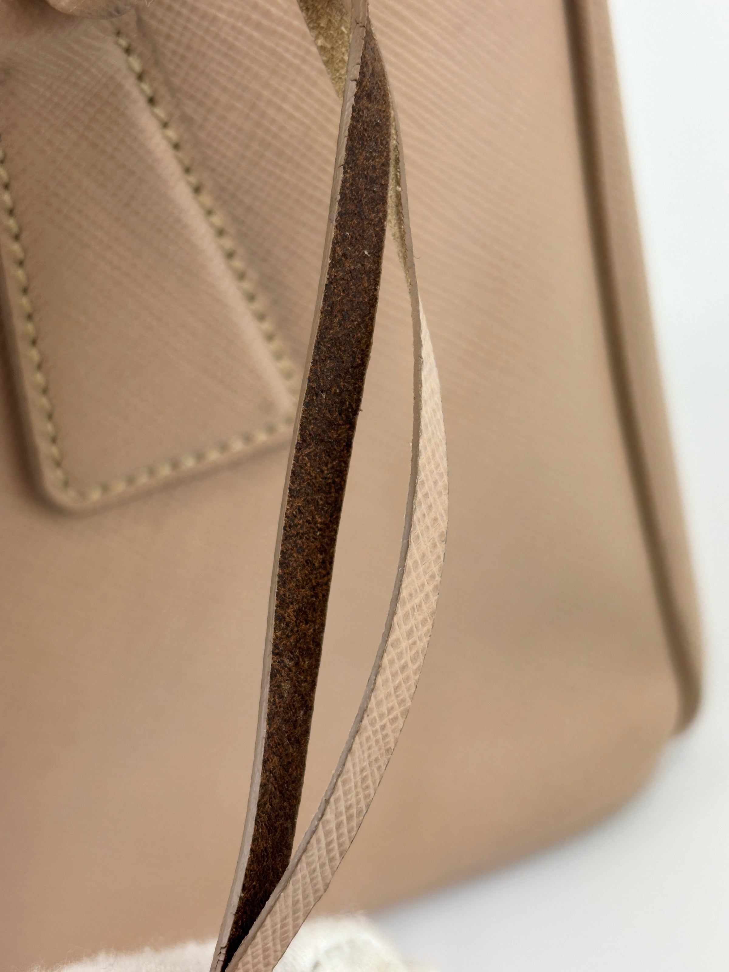 BN2896 Galleria Small Saffiano Leather Bag Cammeo