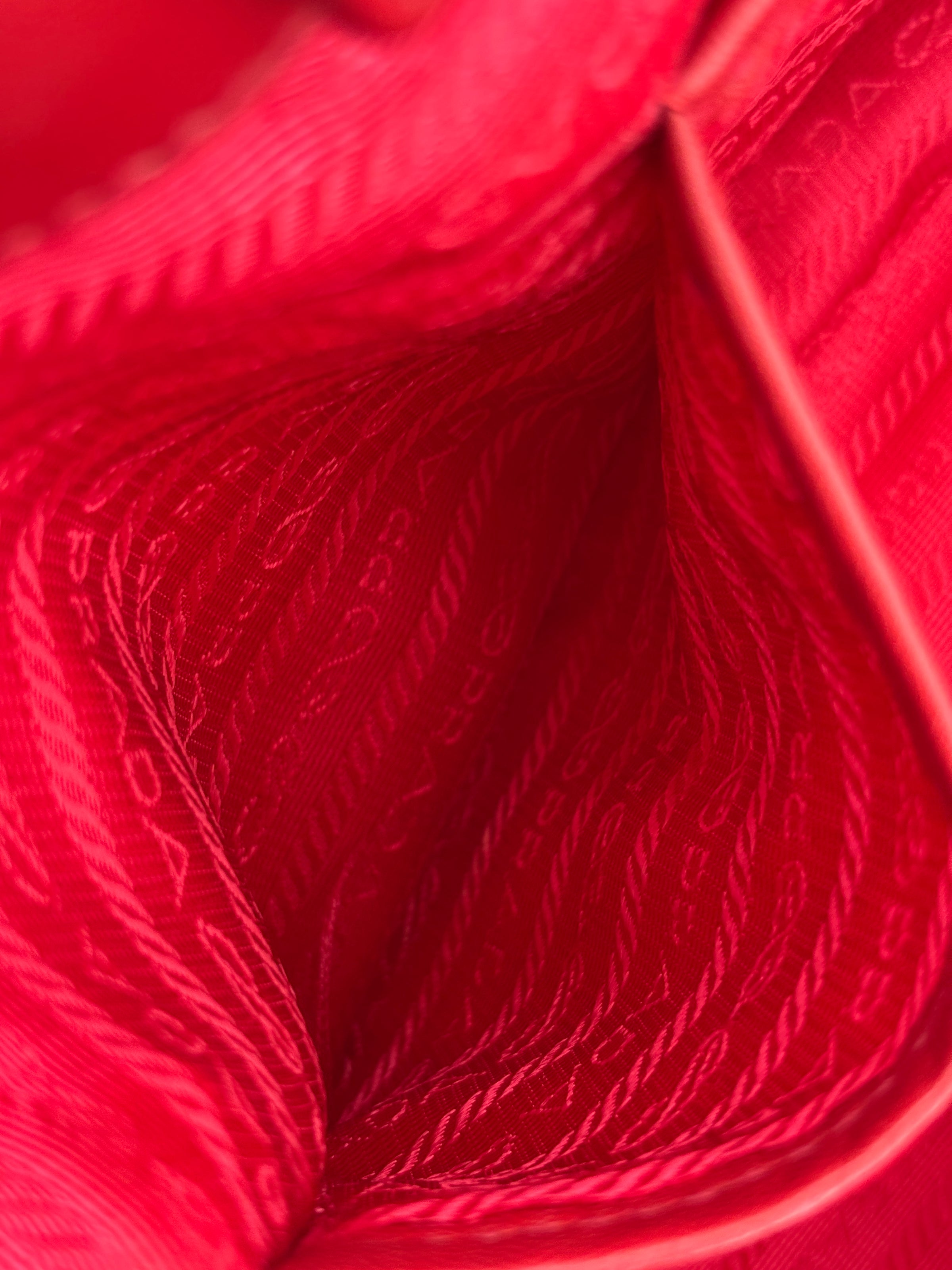 Tessuto Gaufre Nylon Tote in Red